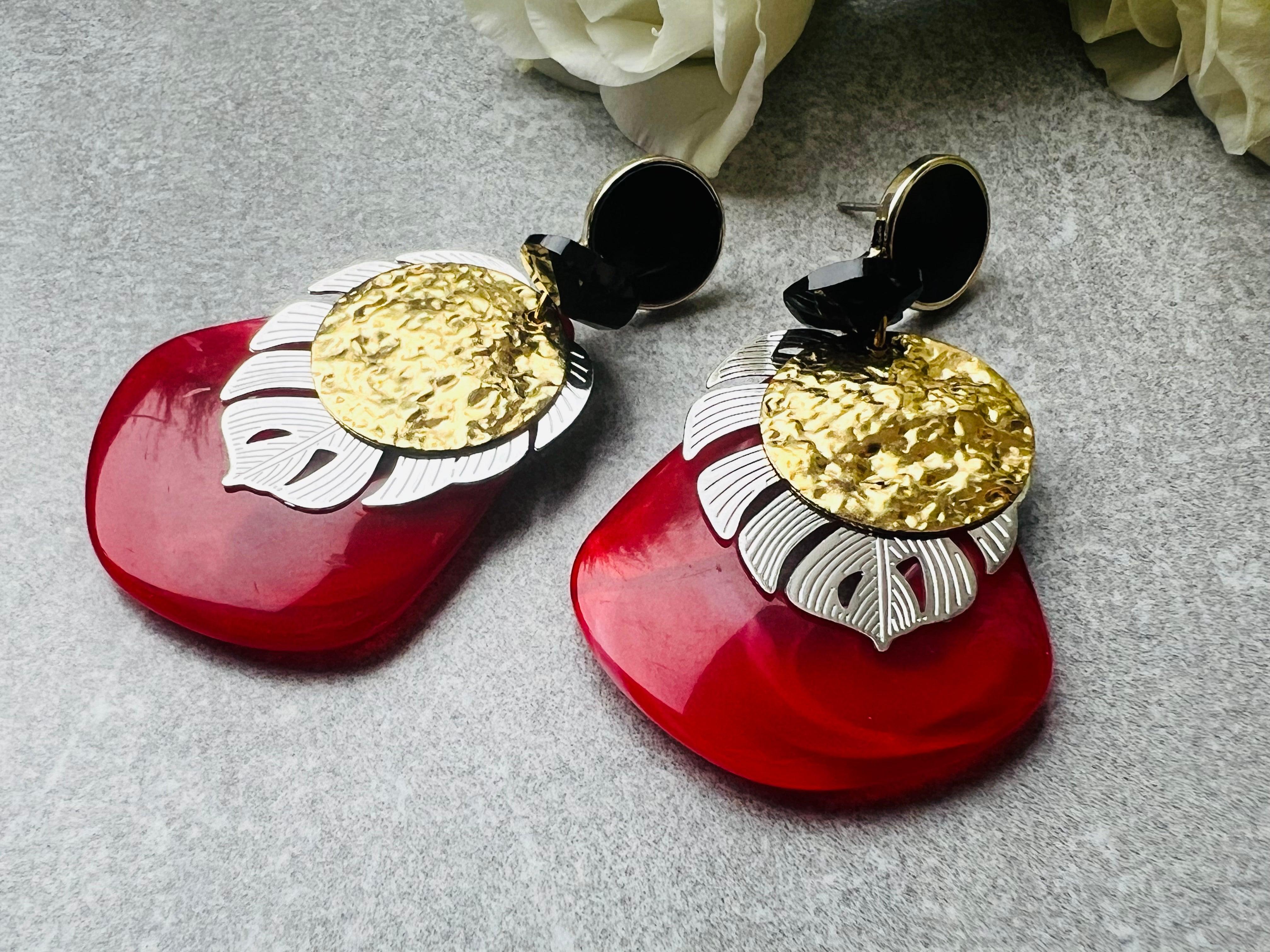 Boucles d’oreilles DELILAH résine et cœur cristal noirs - Créations Uniques - Créations Uniques