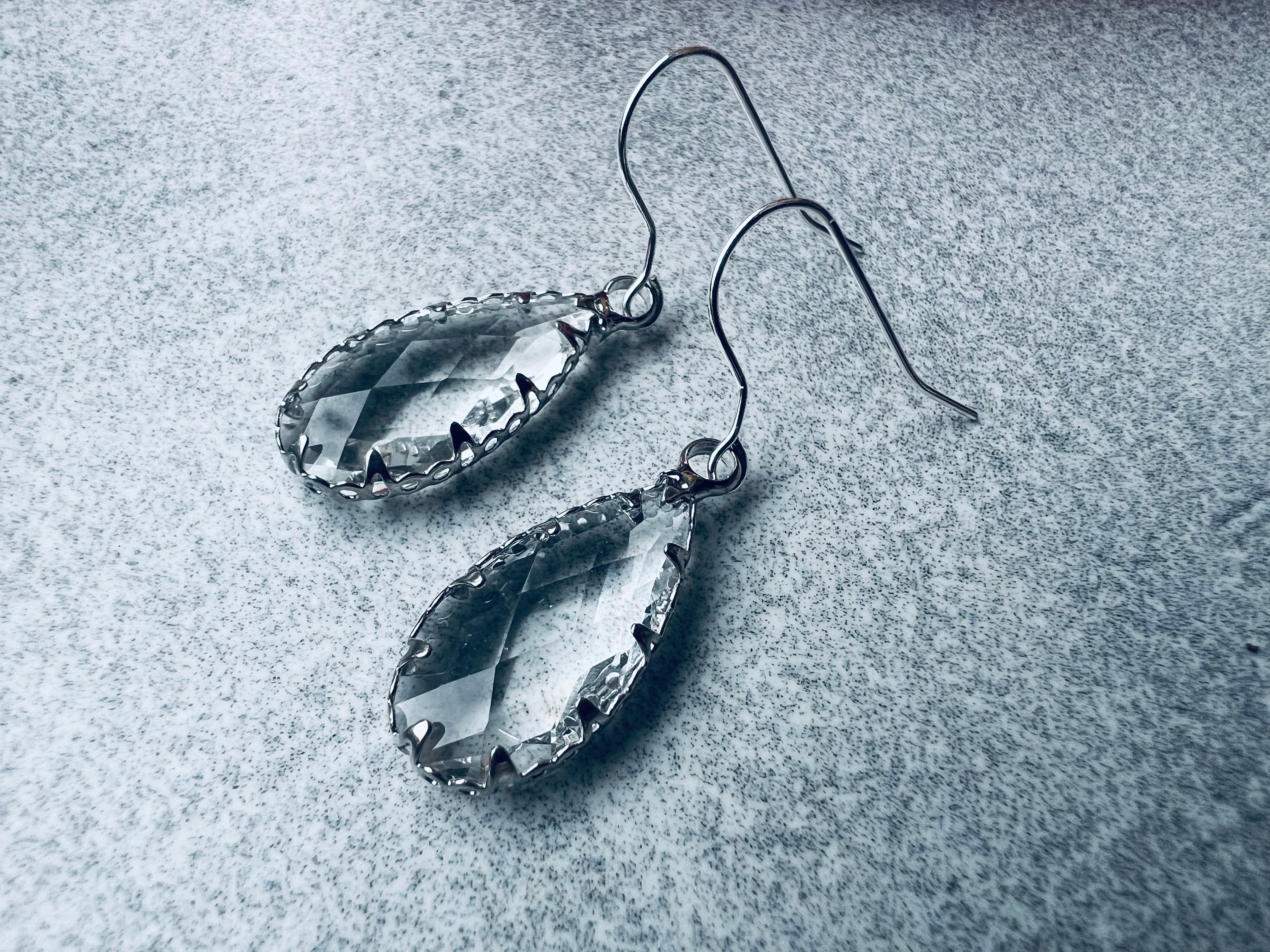 Boucles d’oreilles MARIE-LOU larmes serties - Créations Uniques - Créations Uniques