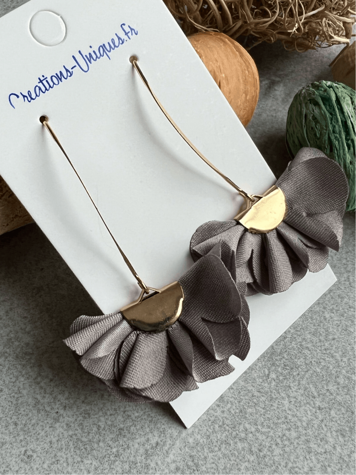 Boucles d’oreilles LILY pampilles tissu gris - Créations Uniques - Créations Uniques