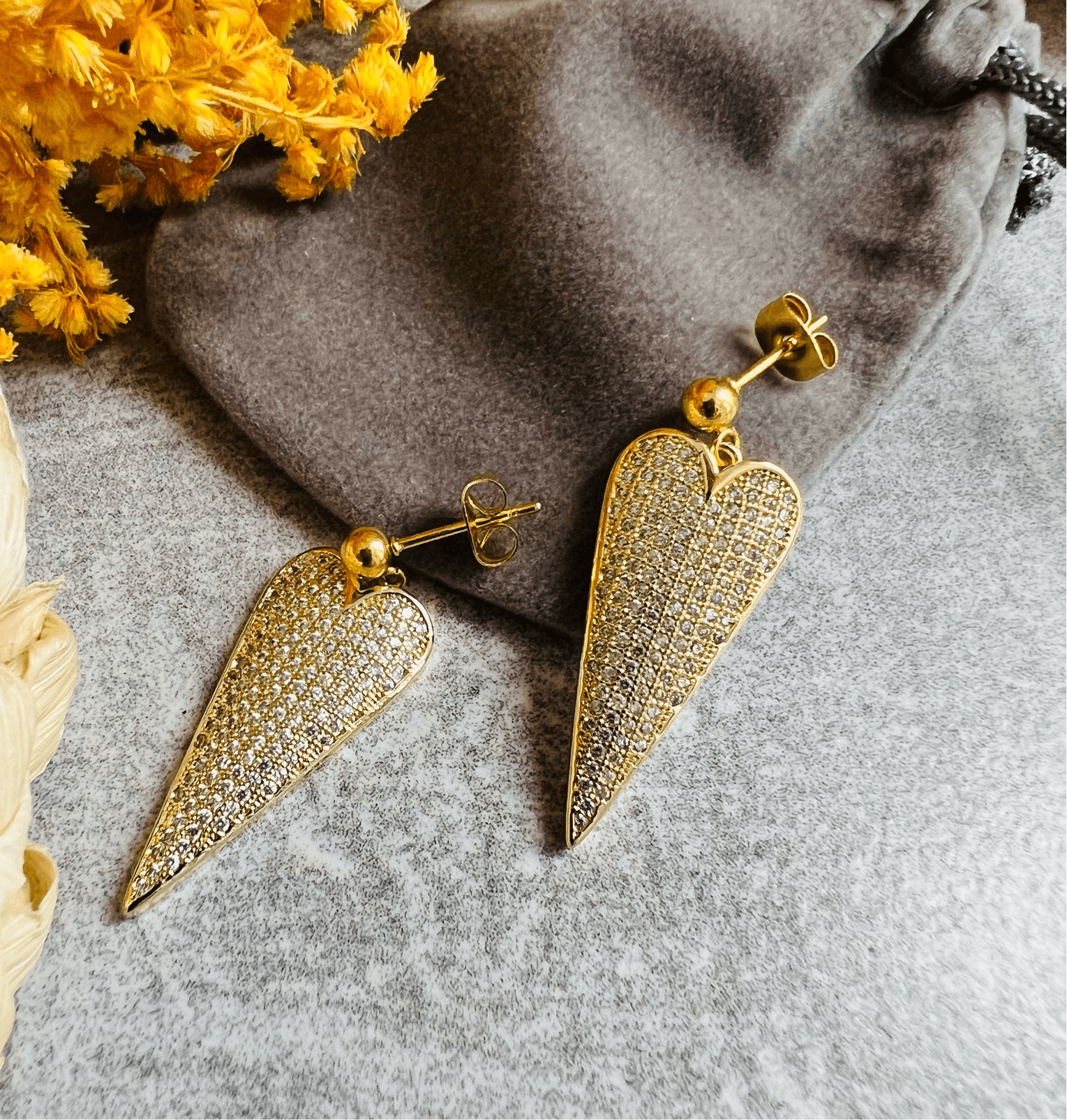 Boucles d’oreilles chic PRESCILLIA cœurs dorés et strass - Créations Uniques