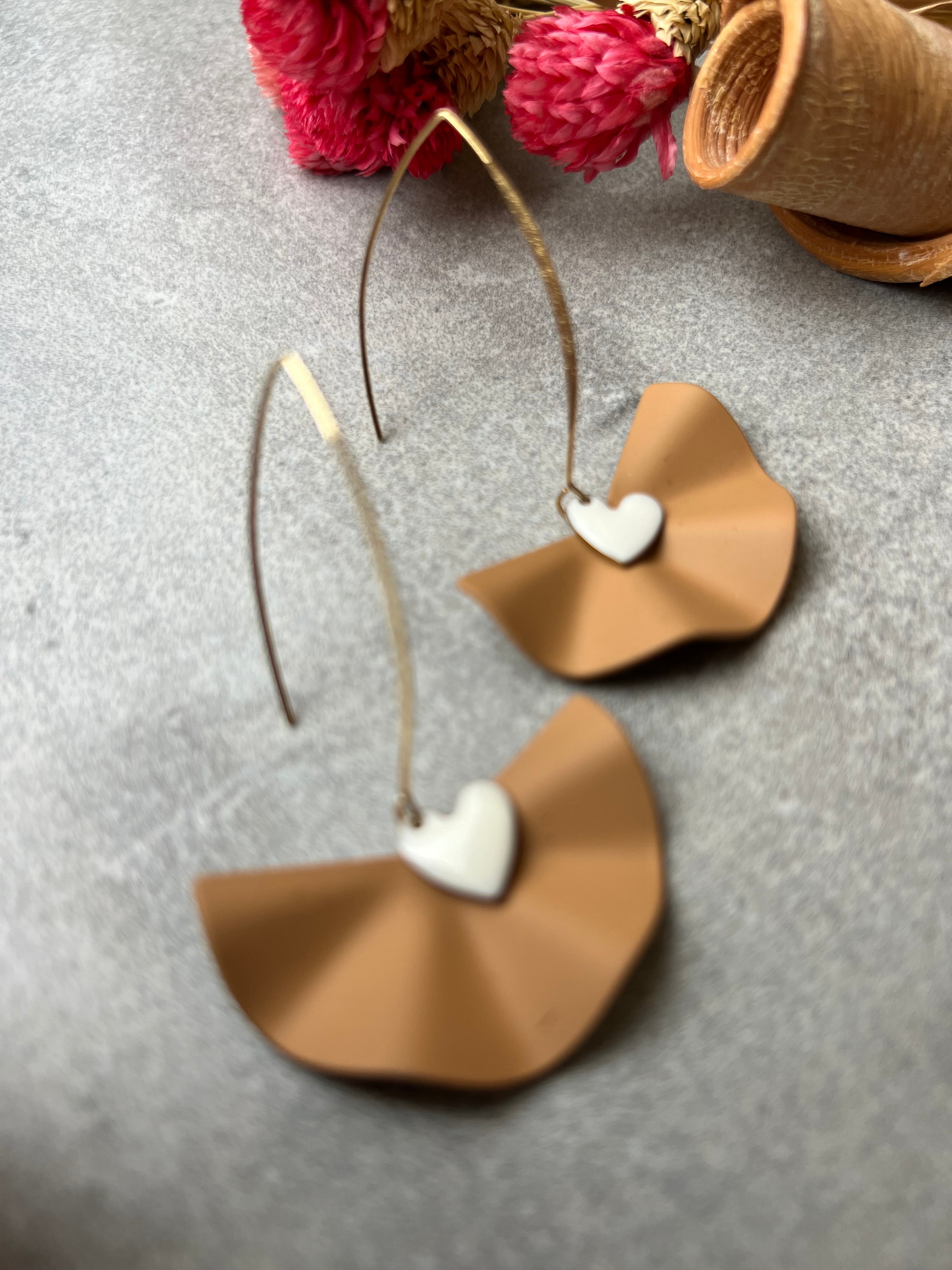 Boucles d’oreilles SELENE éventail beige - Créations Uniques - Créations Uniques