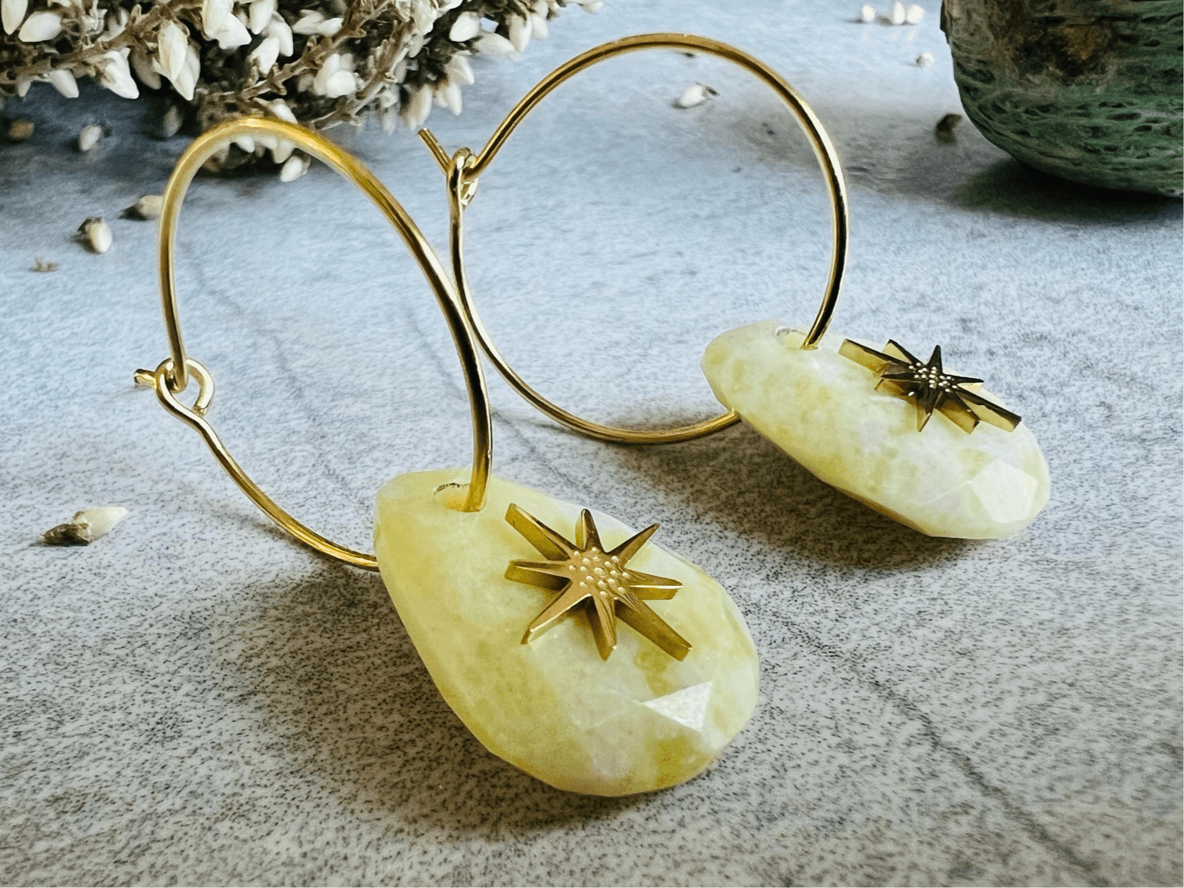 Boucles d’oreilles JADE créoles et Pierre vert anis - Créations Uniques