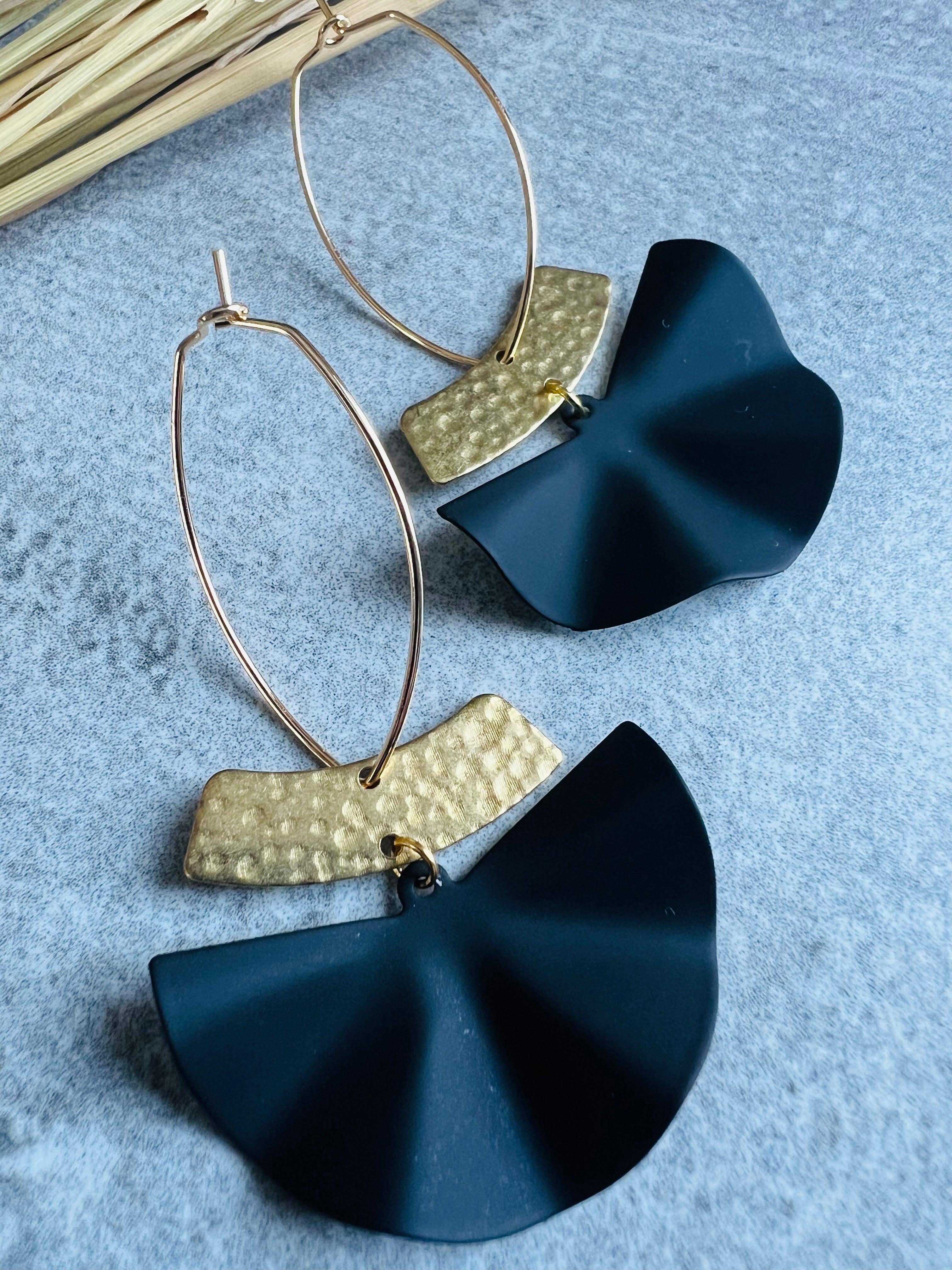 Boucles d’oreilles GWENAËLLE éventail noir intense - Créations Uniques - Créations Uniques