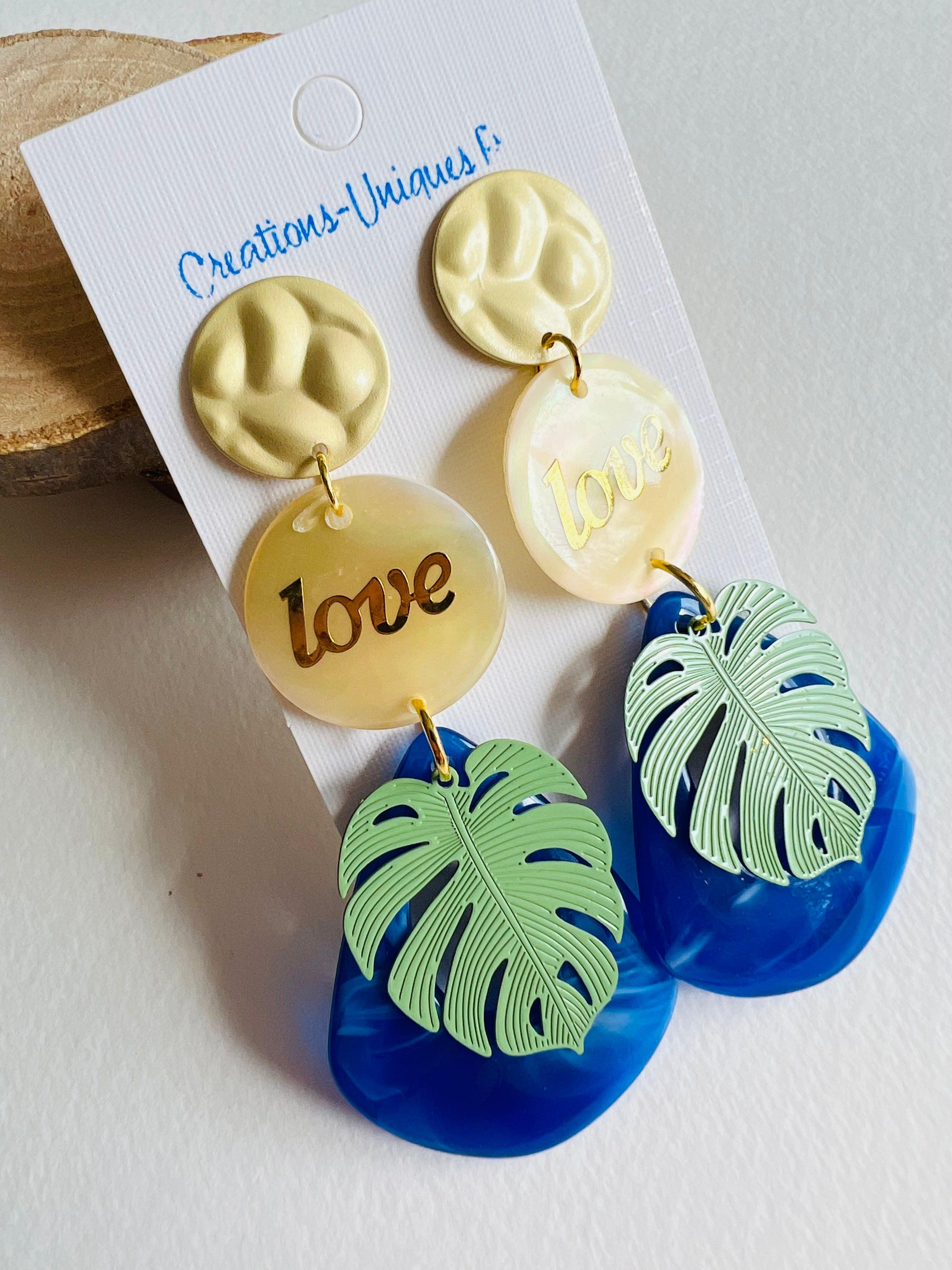 Boucles d’oreilles NAOMI résine bleues et feuilles tropicales , intercalaires love nacré - Créations Uniques - Créations Uniques