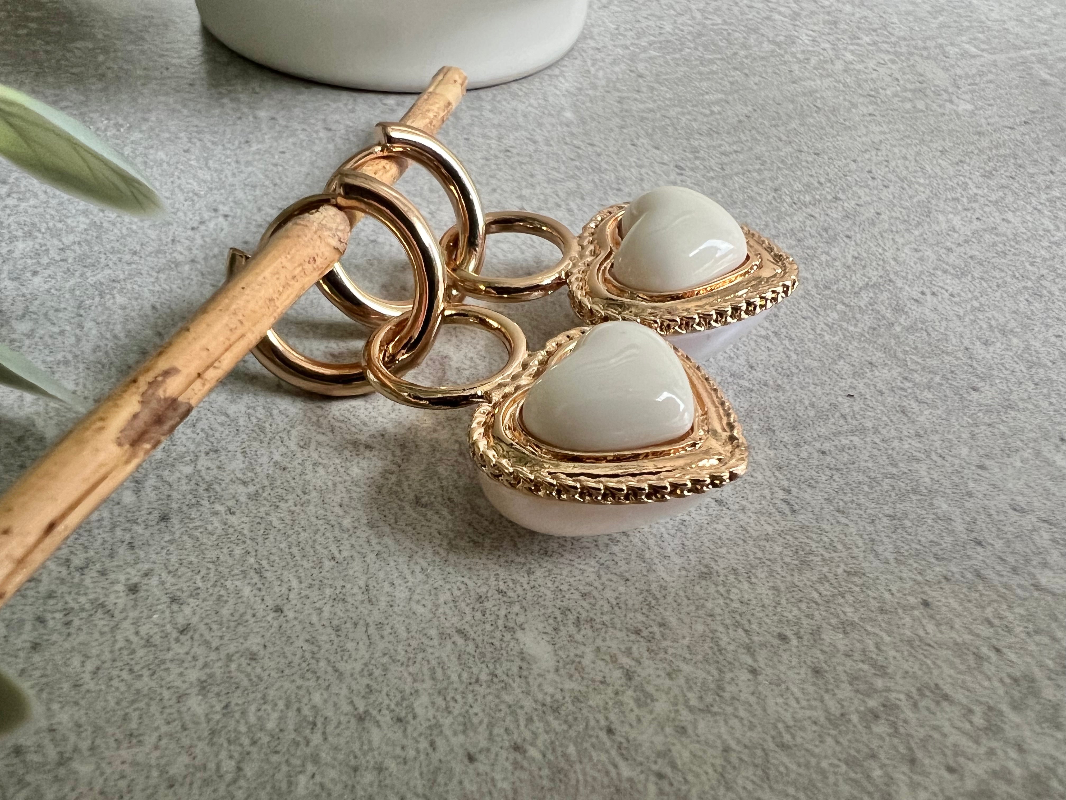 Boucles d’oreilles CHARISE cœurs bombés blancs attaches mini créoles - Créations Uniques