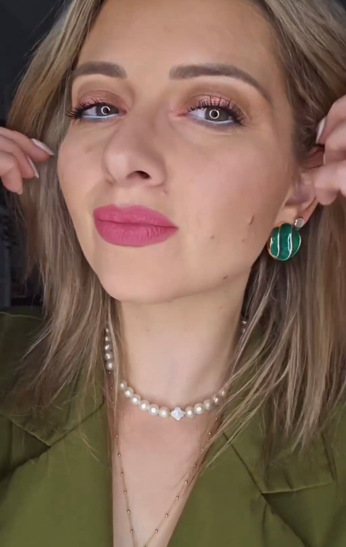 Boucles d’oreilles DAISY chic et courtes couleur vert - Créations Uniques