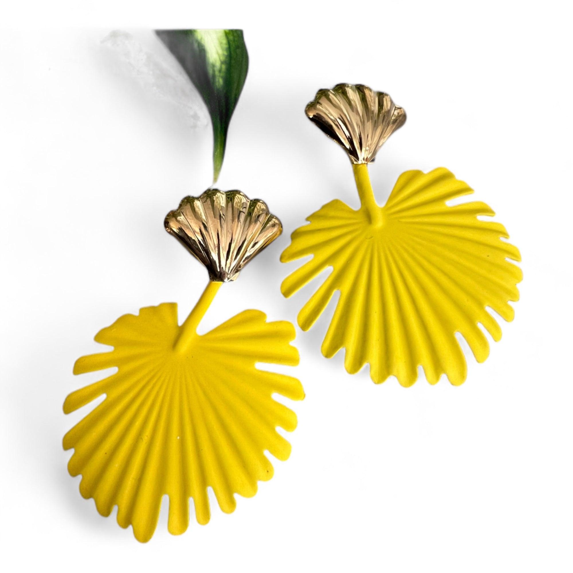 Boucles d’oreilles PHILOMENE feuilles tropicales jaunes - Créations Uniques