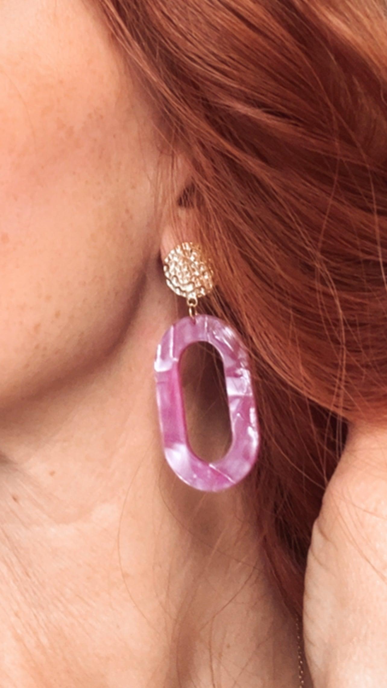 Boucles d’oreilles YOLANDE résine rose - Créations Uniques - Créations Uniques