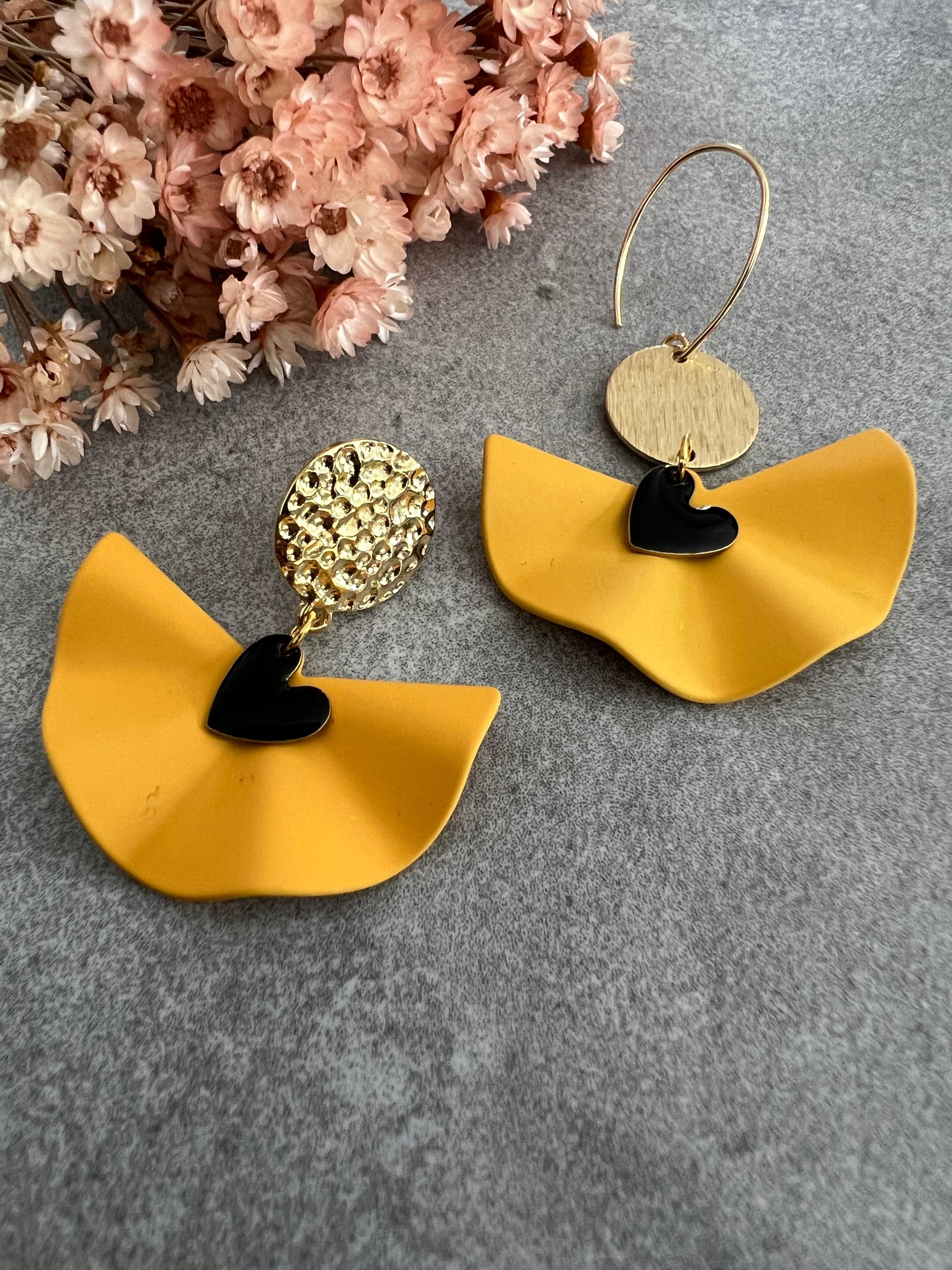 Boucles d’oreilles WENDY asymétriques éventail moutarde - Créations Uniques - Créations Uniques