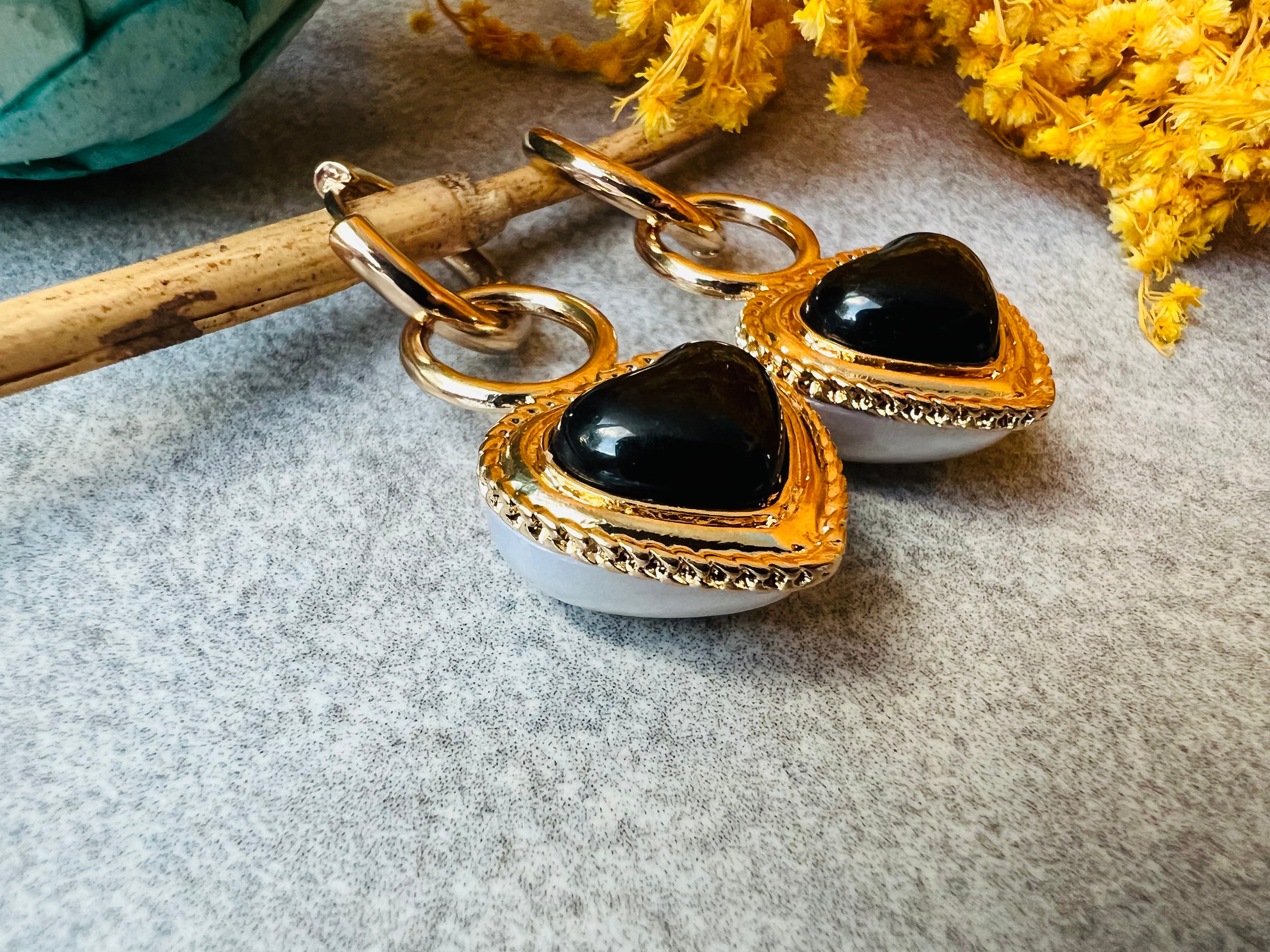 Boucles d’oreilles CHARISE cœurs bombés noirs attaches mini créoles - Créations Uniques