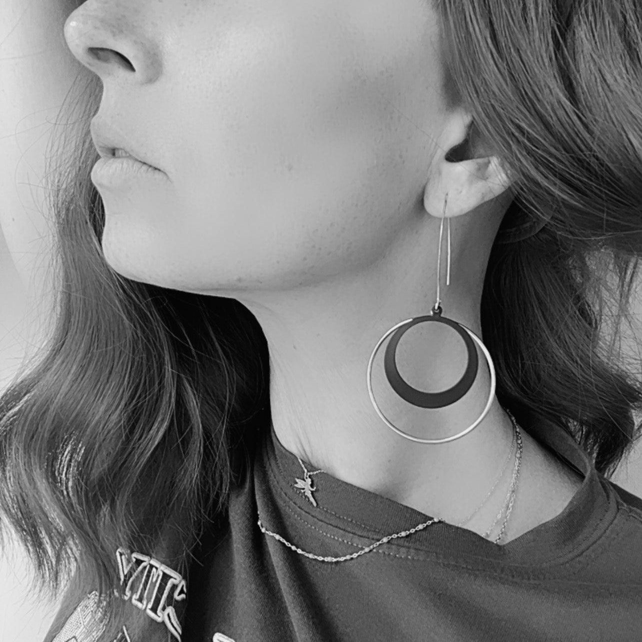 Boucles d’oreilles DELIA noires et dorées - Créations Uniques - Créations Uniques