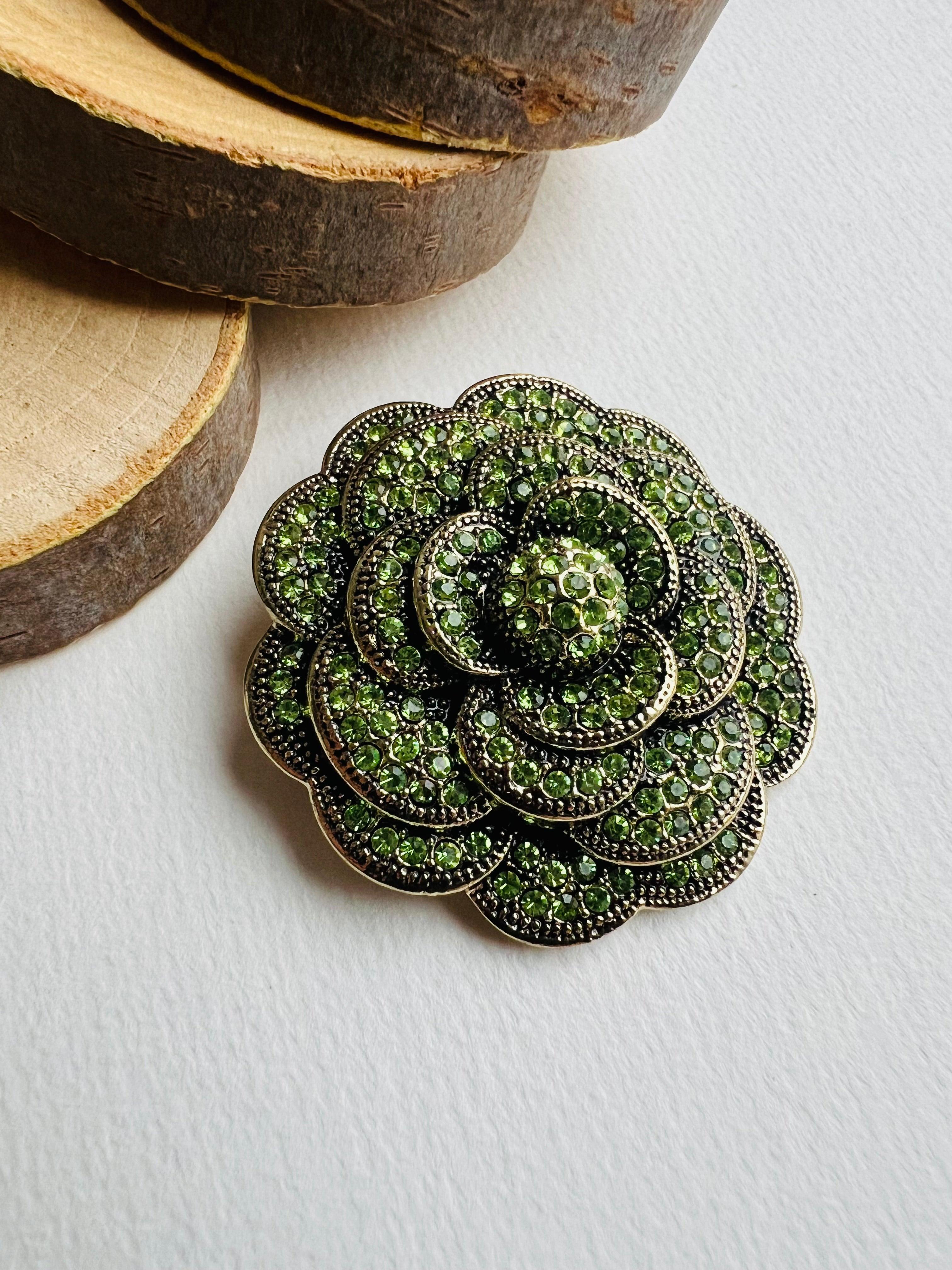 Broche chic PRECIOUS fleur strass verts - Créations Uniques