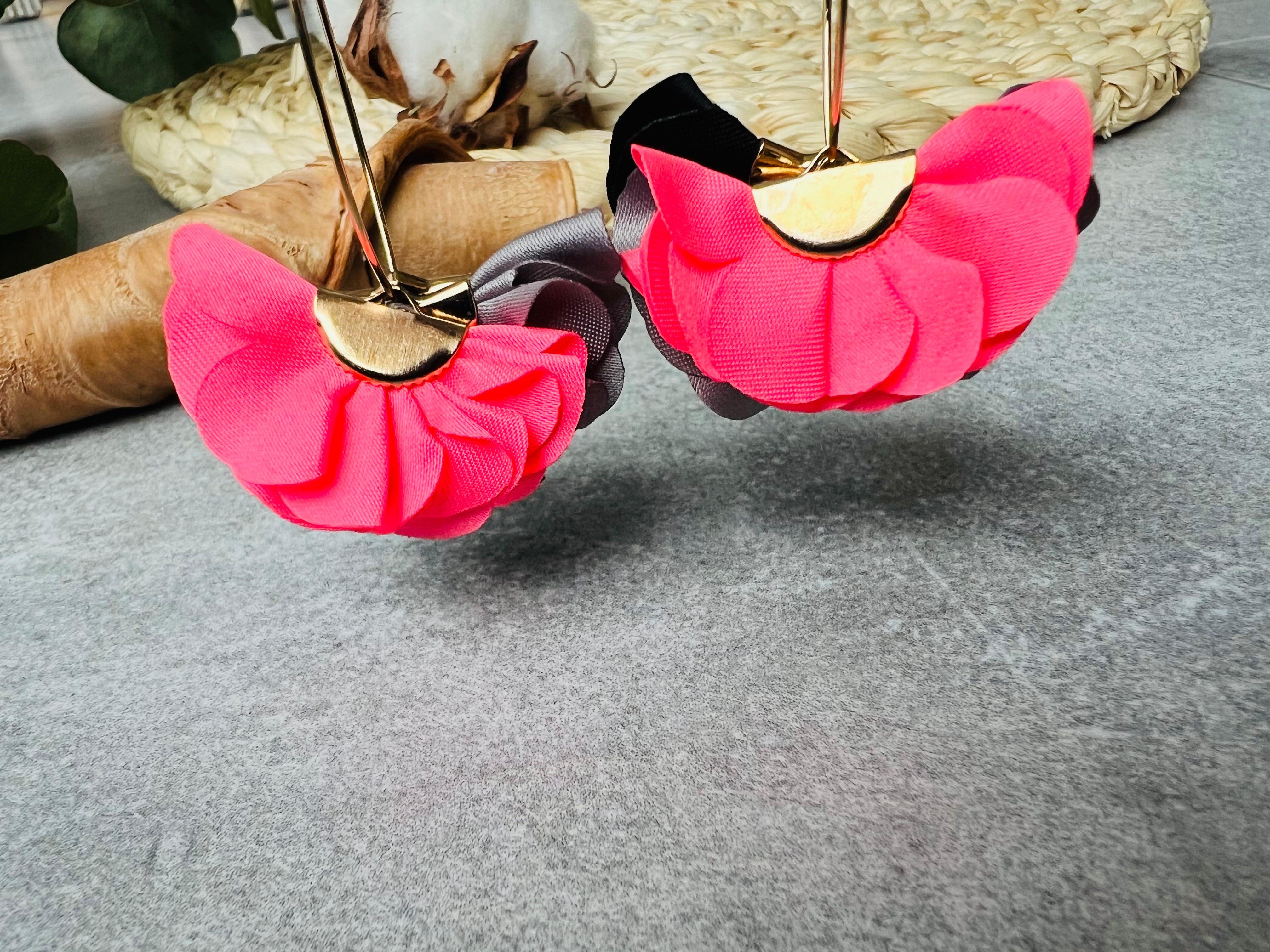 Boucles d’oreilles anneaux ovales LÉA pampilles tissu rose et noir - Créations Uniques - Créations Uniques