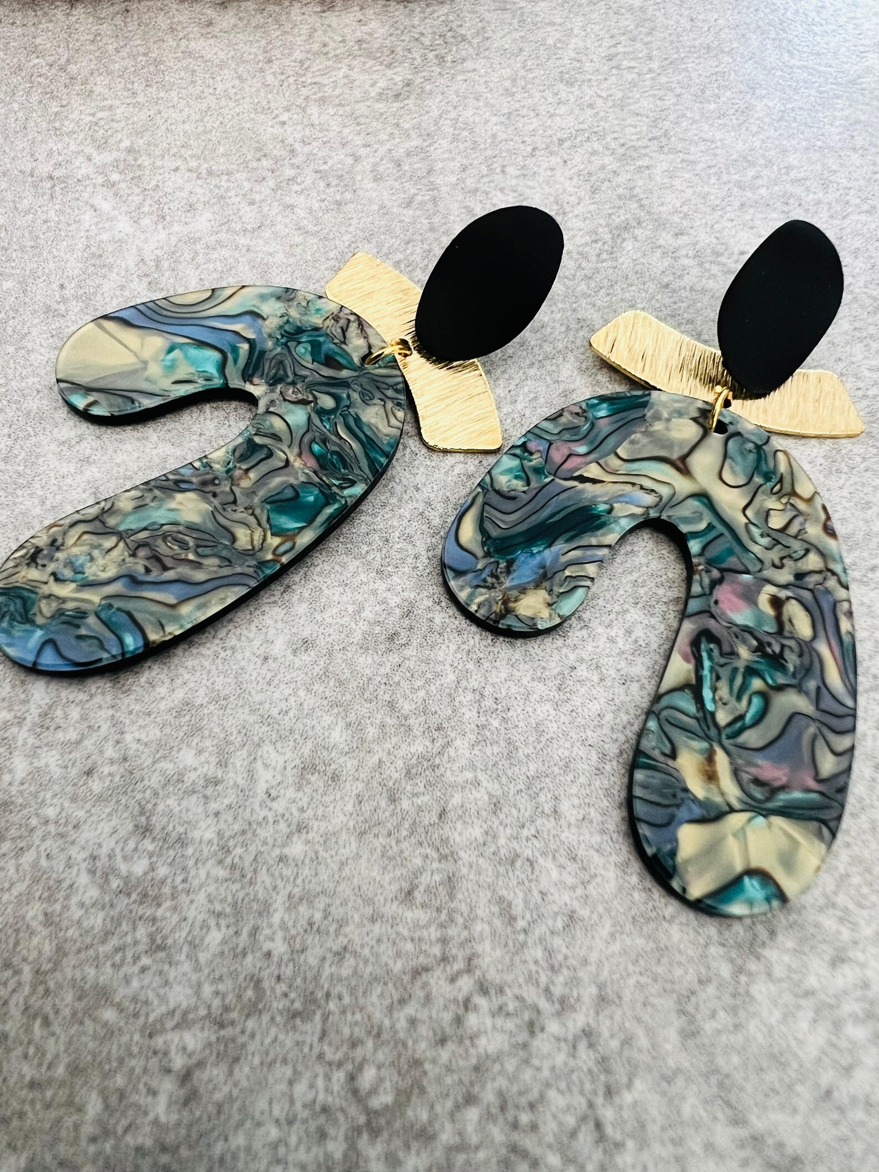 Boucles d’oreilles MURPHY résine effet nacre - Créations Uniques - Créations Uniques