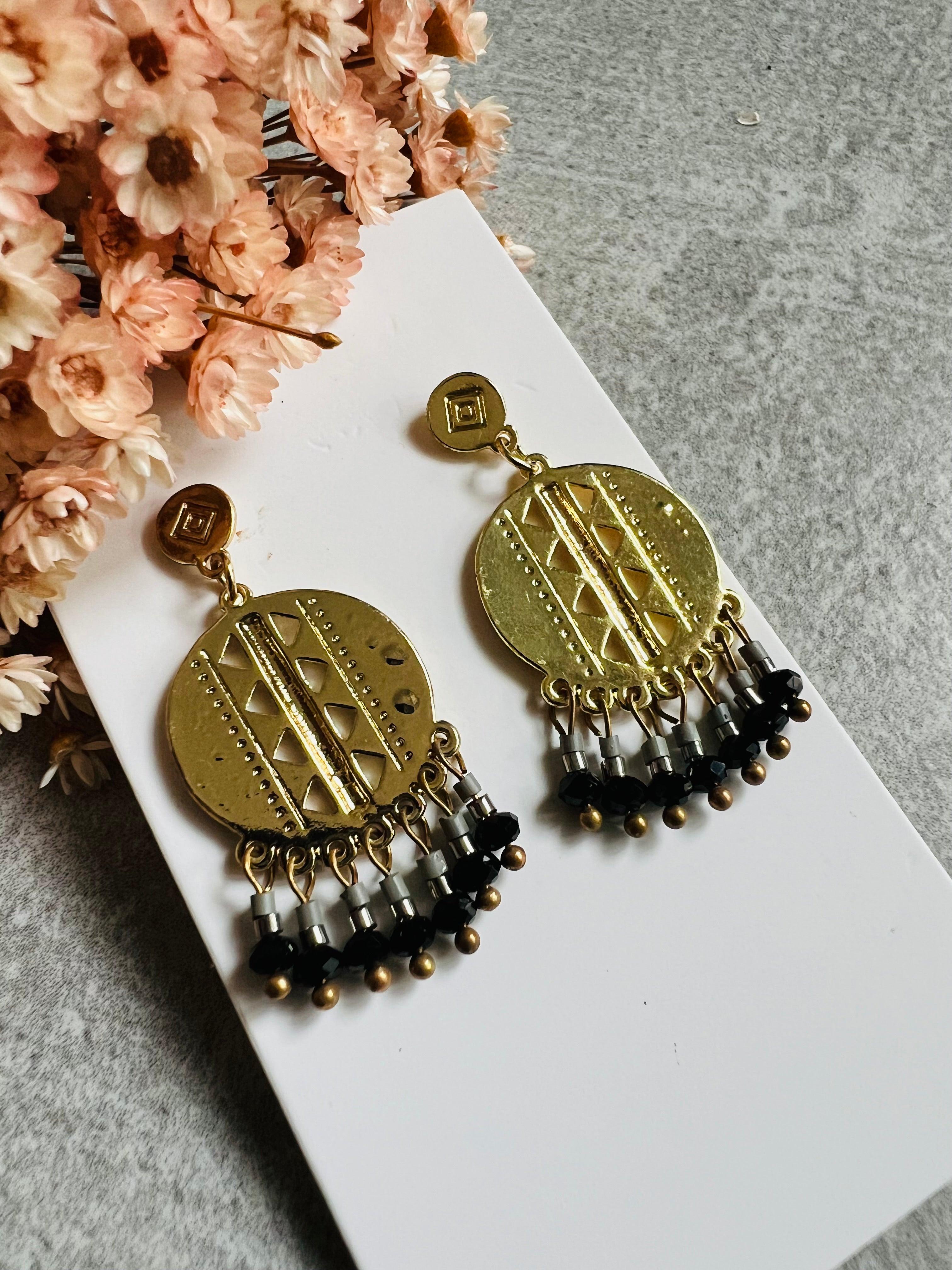 Boucles d’oreilles GIGI style ethnique doré perles noires - Créations Uniques