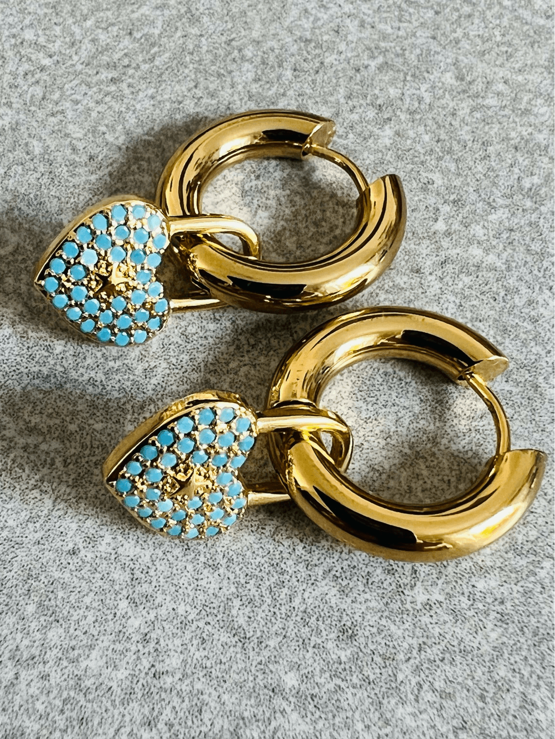 Boucles d’oreilles KAROLINA créoles cœurs strass bleus cadenas - Créations Uniques