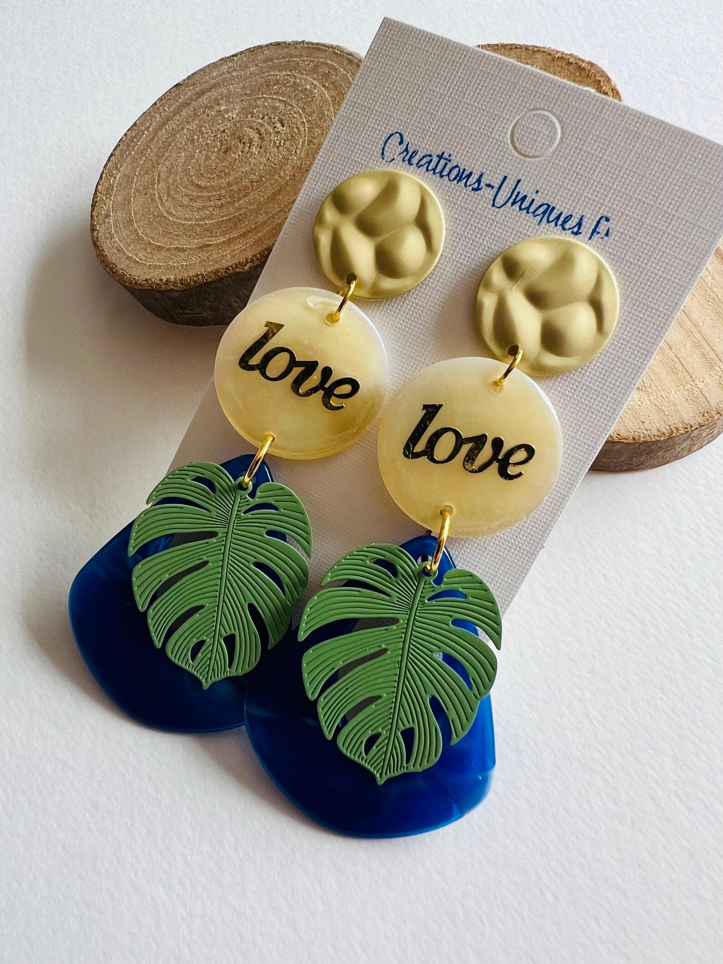 Boucles d’oreilles NAOMI résine bleues et feuilles tropicales , intercalaires love nacré - Créations Uniques - Créations Uniques