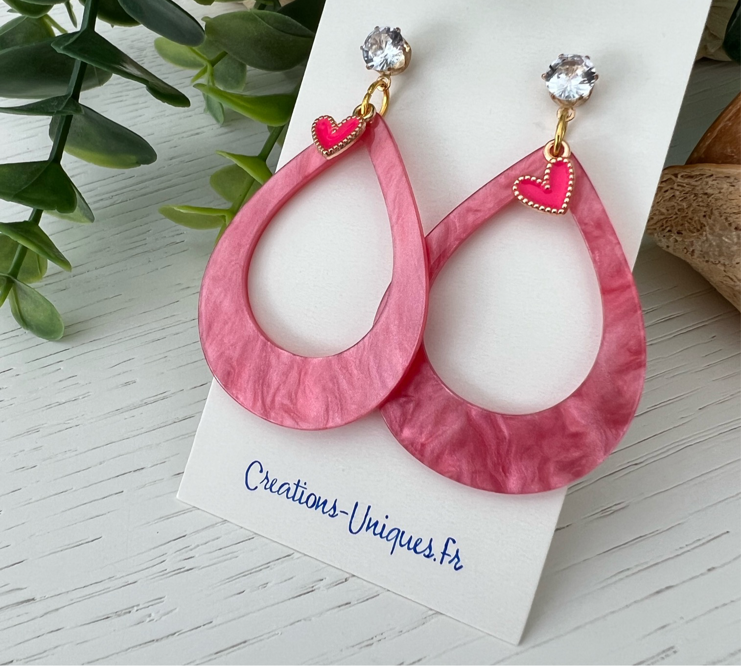 Boucles d’oreilles MAGGIE gouttes résine rose clous brillants - Créations Uniques - Créations Uniques