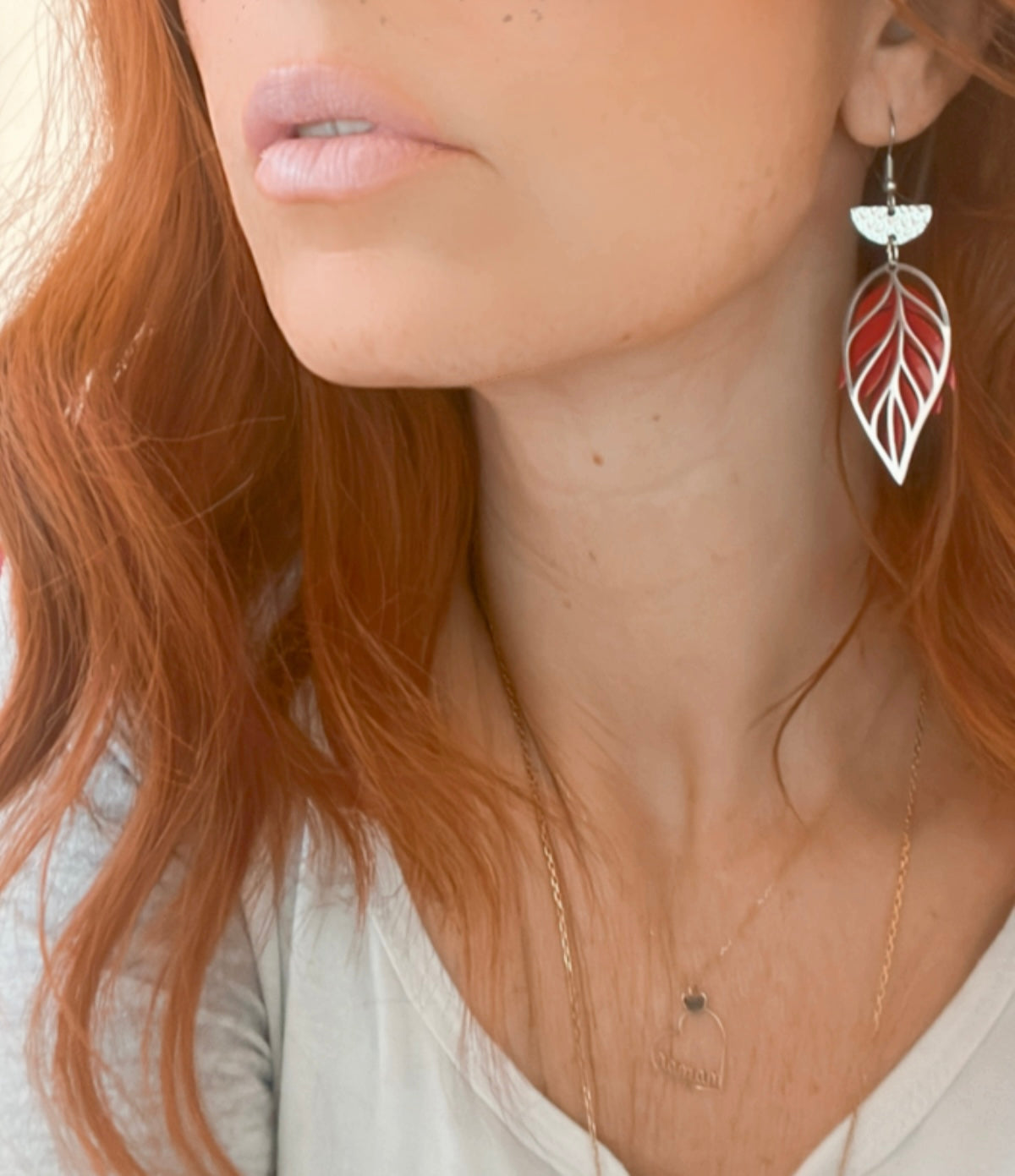 Boucles d’oreilles SHELAINE feuilles rouges - Créations Uniques - Créations Uniques