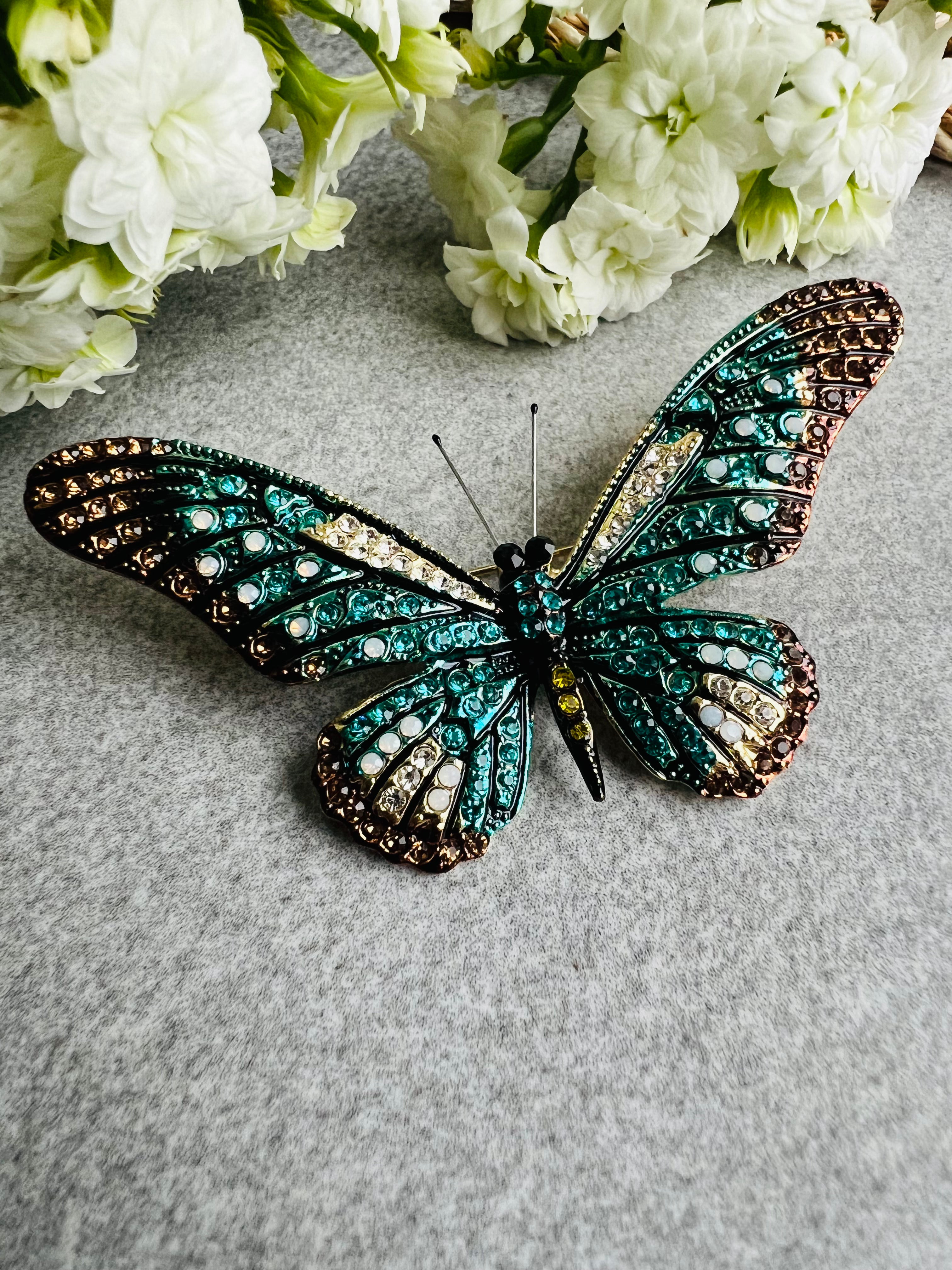 Broche CHARLYN grand papillon strass bleu turquoise - Créations Uniques