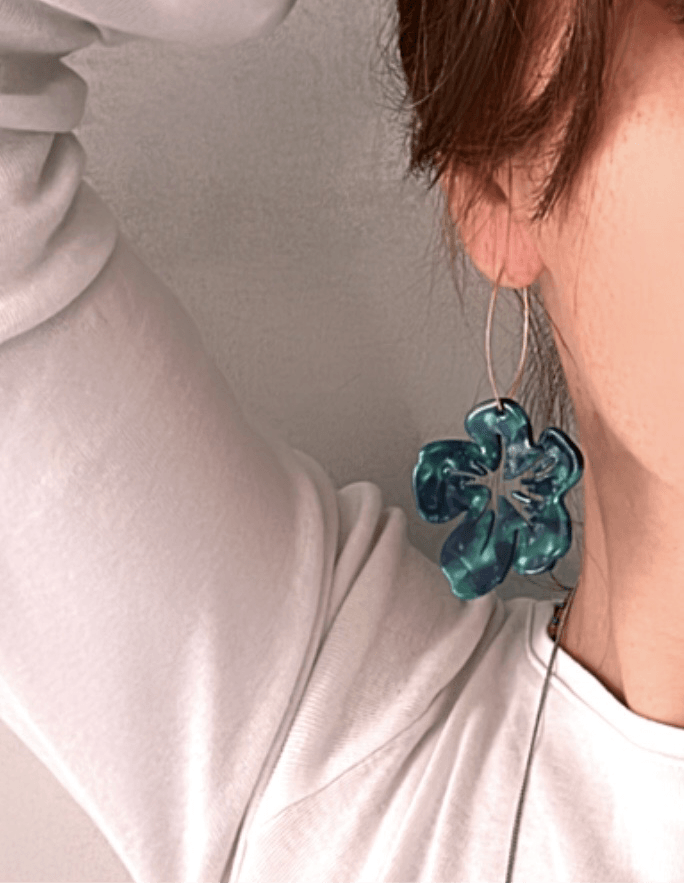 Boucles d’oreilles BRIGITTE fleurs vertes résine - Créations Uniques