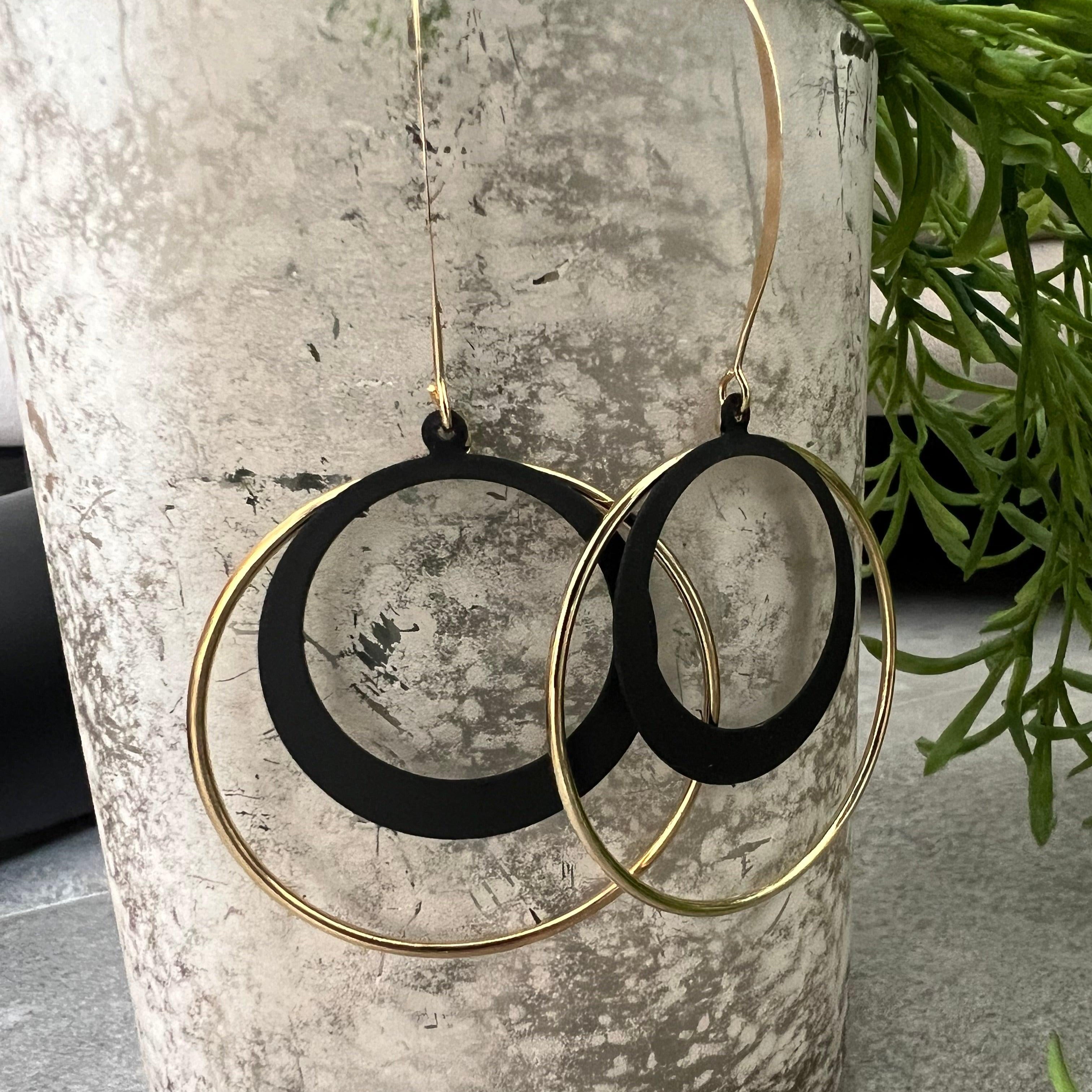 Boucles d’oreilles DELIA noires et dorées - Créations Uniques - Créations Uniques