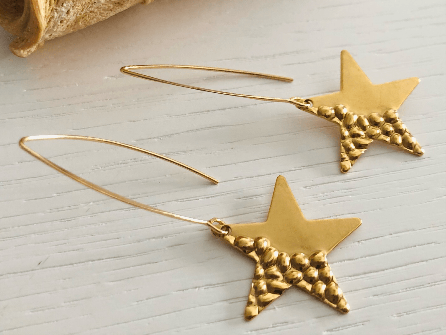Boucles d’oreilles ALYSON étoiles dorées martelées - Créations Uniques - Créations Uniques