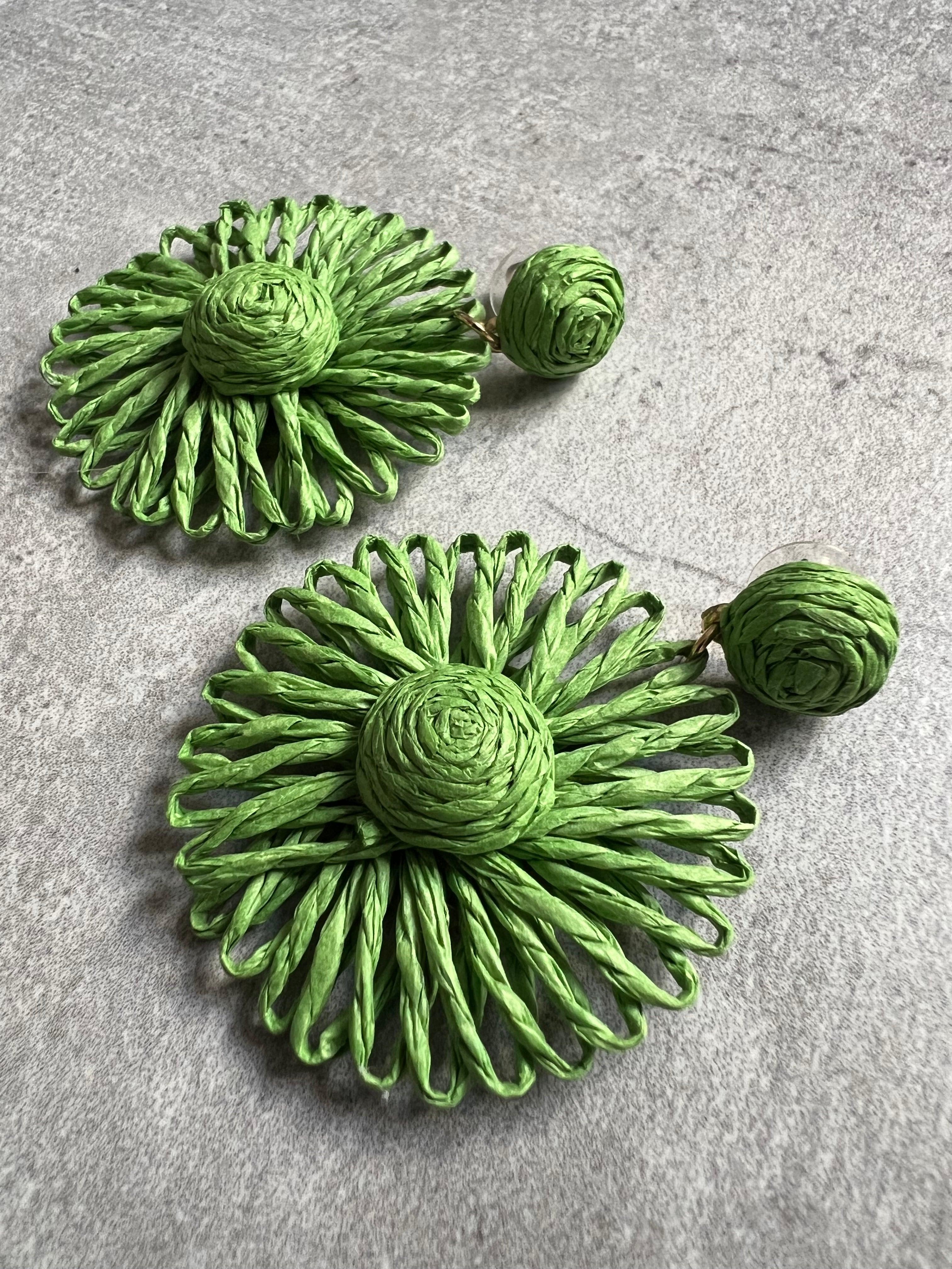 Boucles d’oreilles MARGAUX fleurs vertes raphia - Créations Uniques