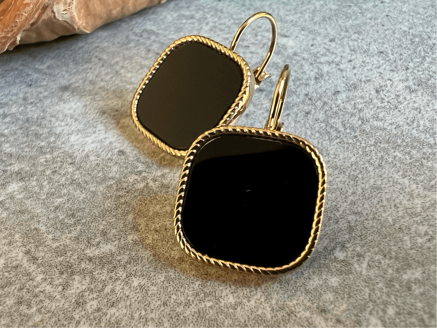 Boucles d’oreilles TATYANA noires, chic et discrètes - Créations Uniques