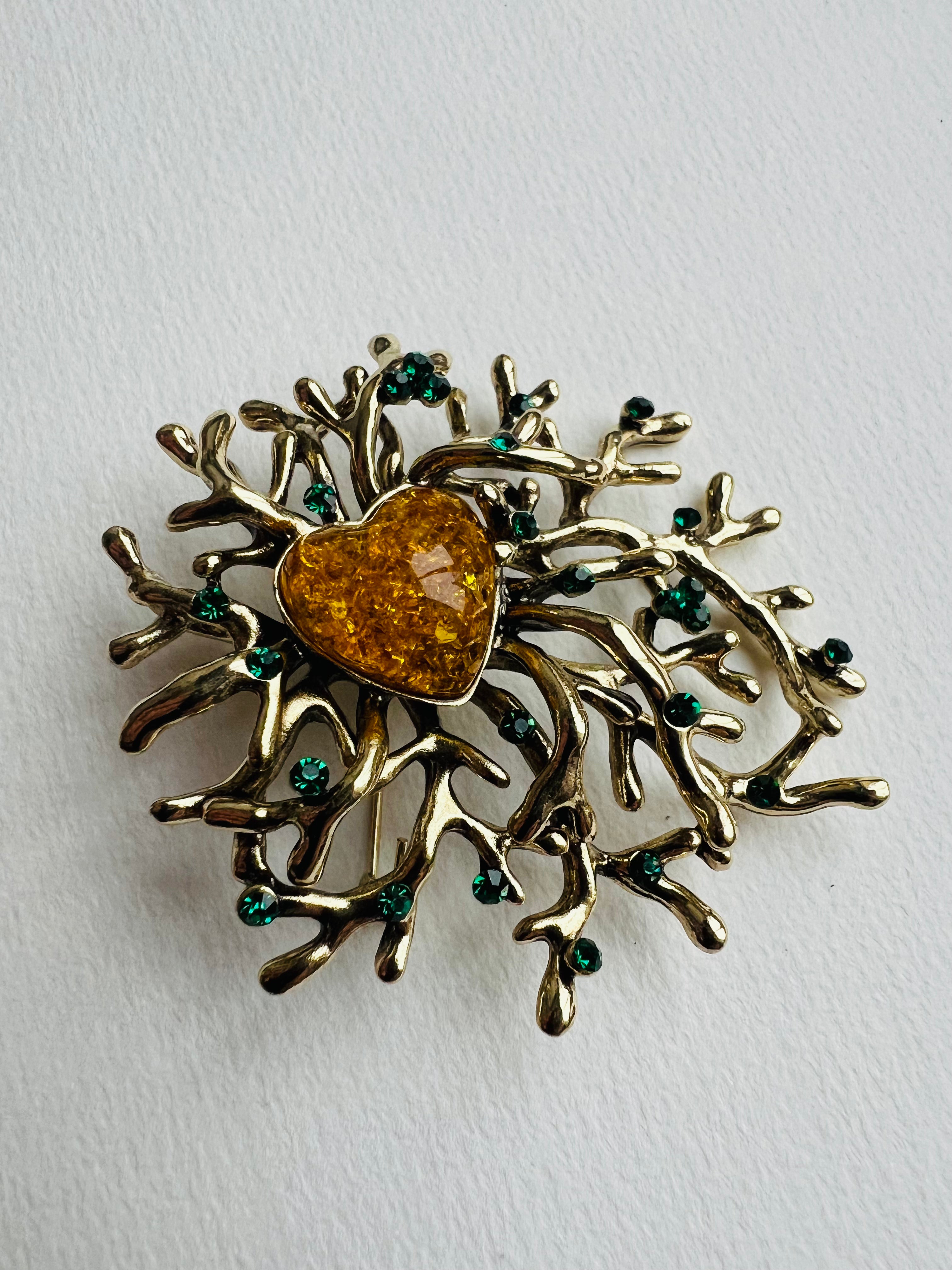 Broche NOEMI feuillage doré féerique strass émeraude et ambre - Créations Uniques