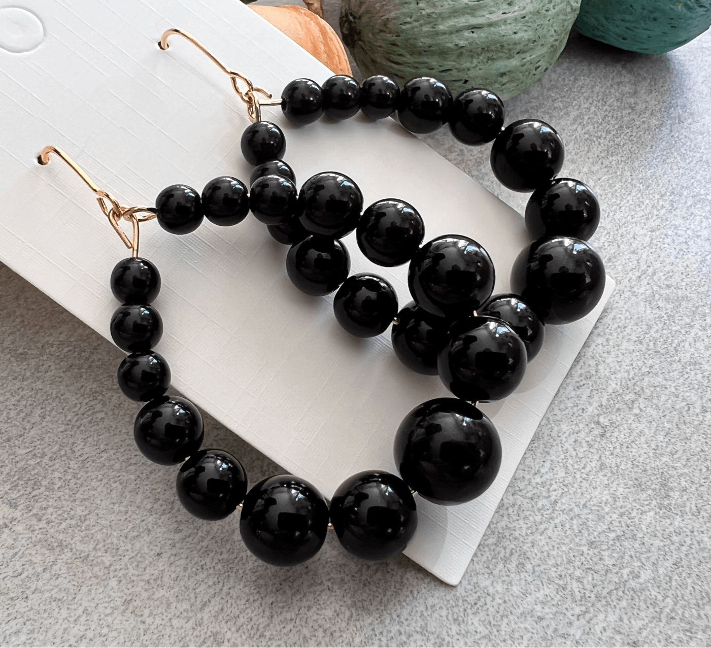 Boucles d’oreilles JANE perles noires - Créations Uniques - Créations Uniques