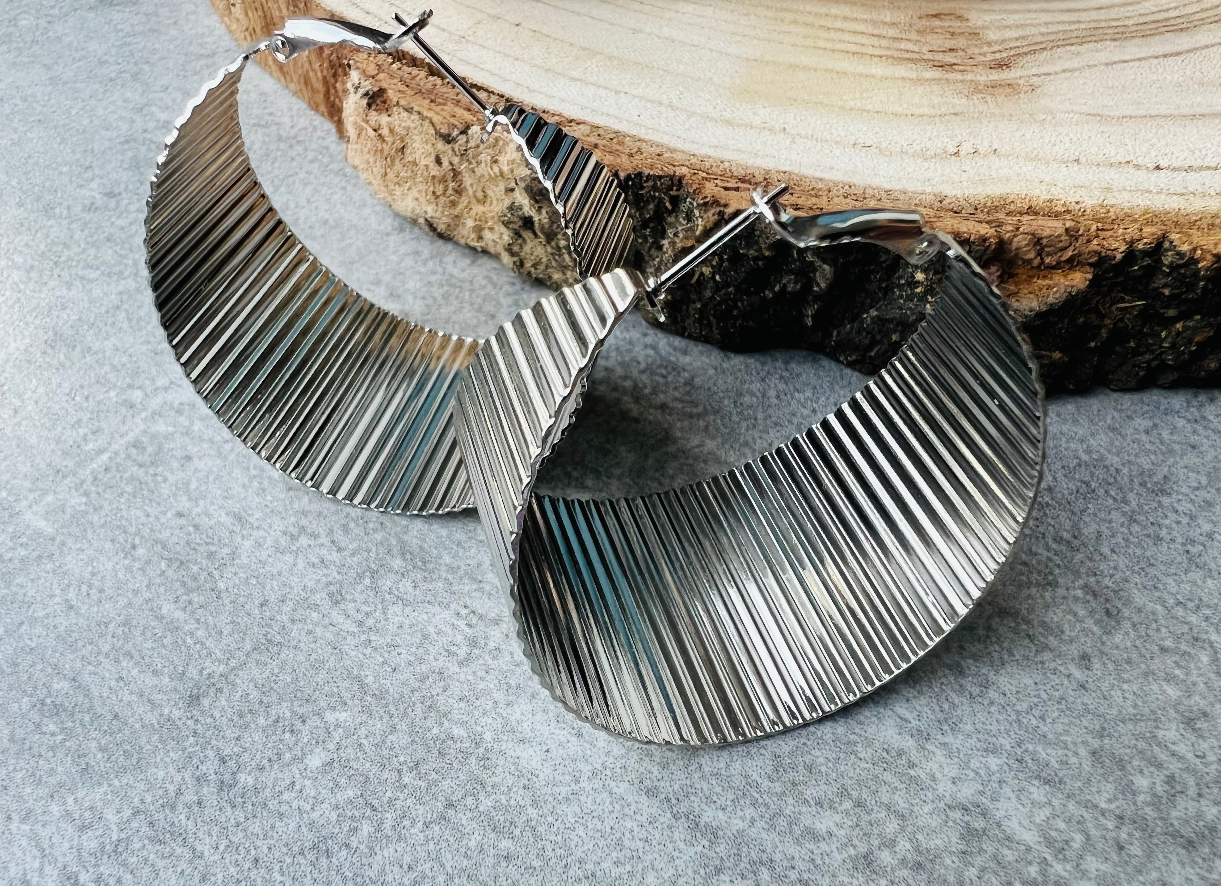 Boucles d’oreilles DAURINE créoles argentées larges - Créations Uniques