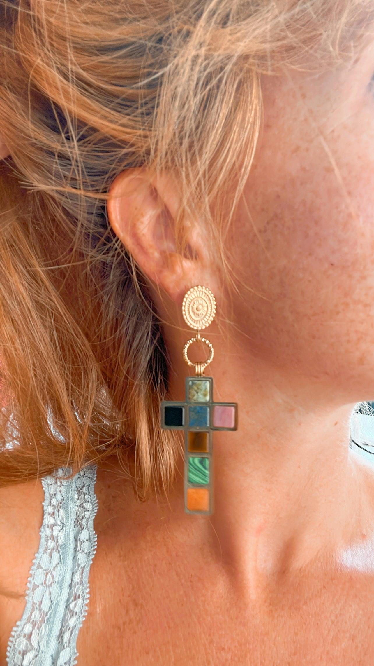 Boucles d’oreilles MIRANDA grandes croix carrés multicolores - Créations Uniques