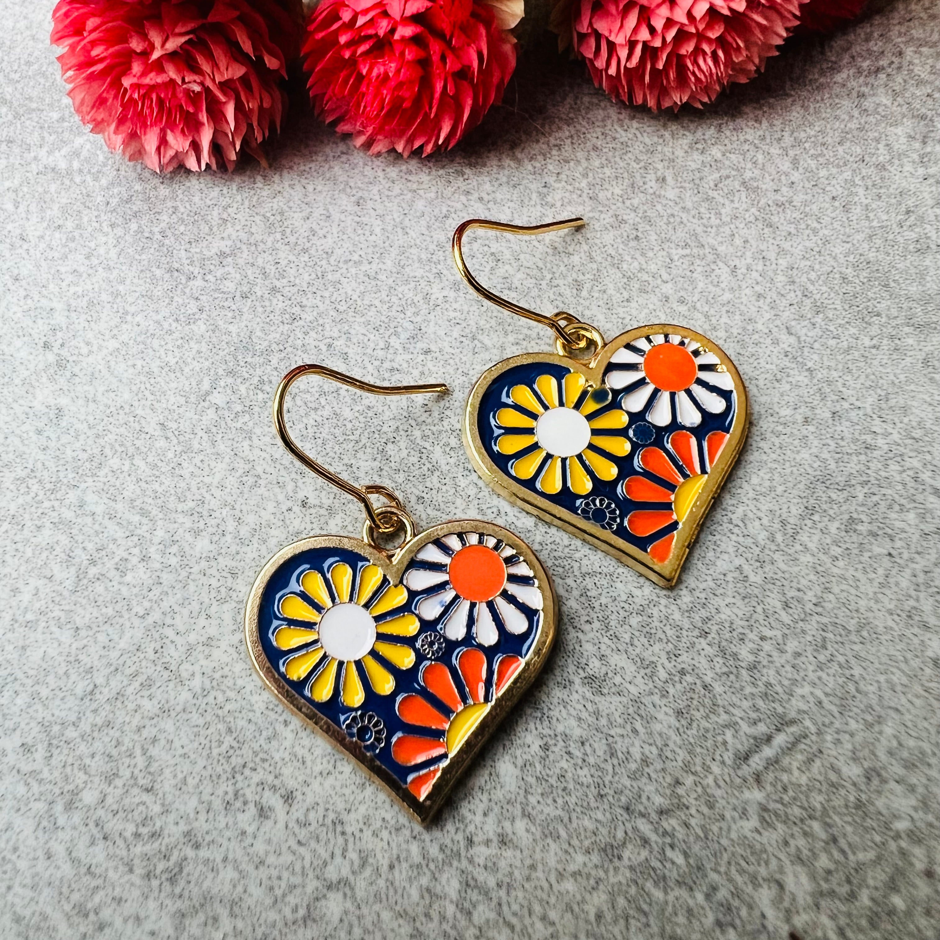 Boucles d’oreilles CLÉMENCE petits cœurs motifs fleurs marguerites - Créations Uniques - Créations Uniques