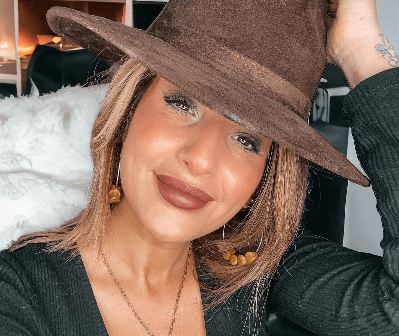 Boucles d’oreilles DONNA anneaux créoles et perles ocre - Créations Uniques - Créations Uniques