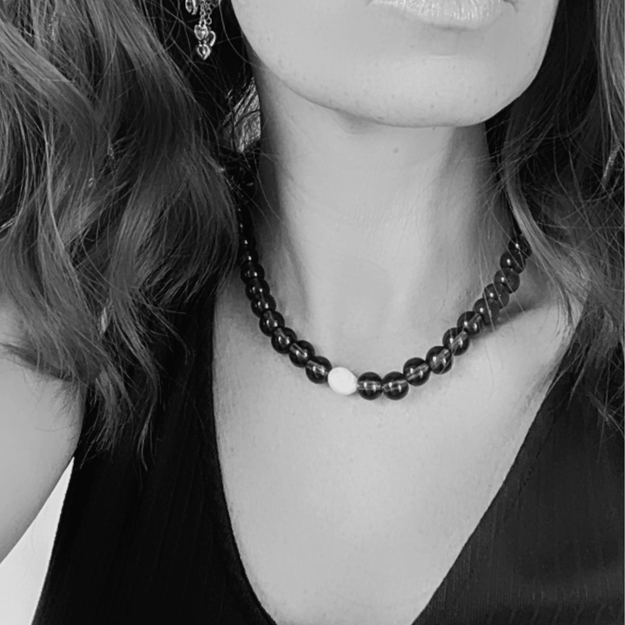 Collier chic ARTEMIS perles taupe - Créations Uniques