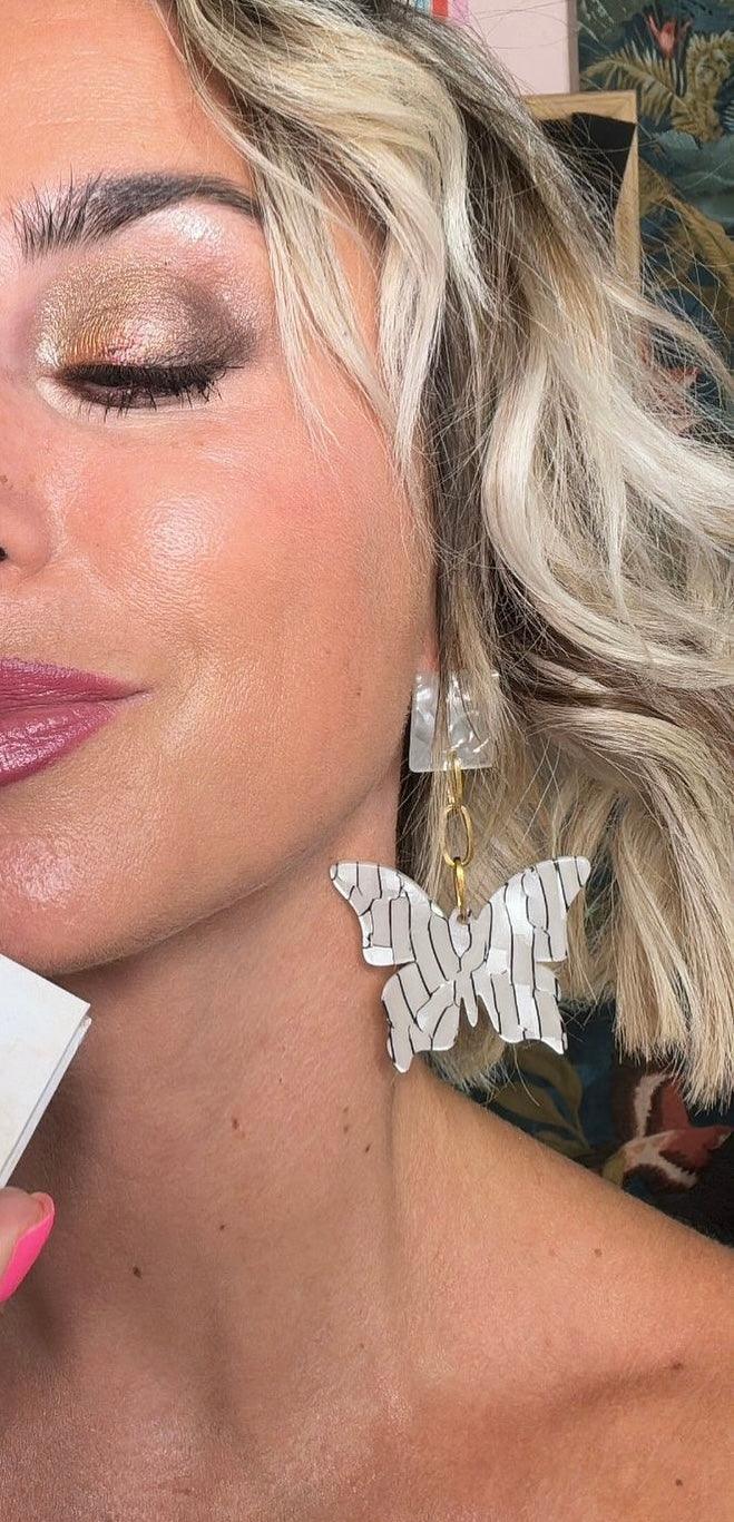 Boucles d’oreilles DALILA papillon résine blanc - Créations Uniques