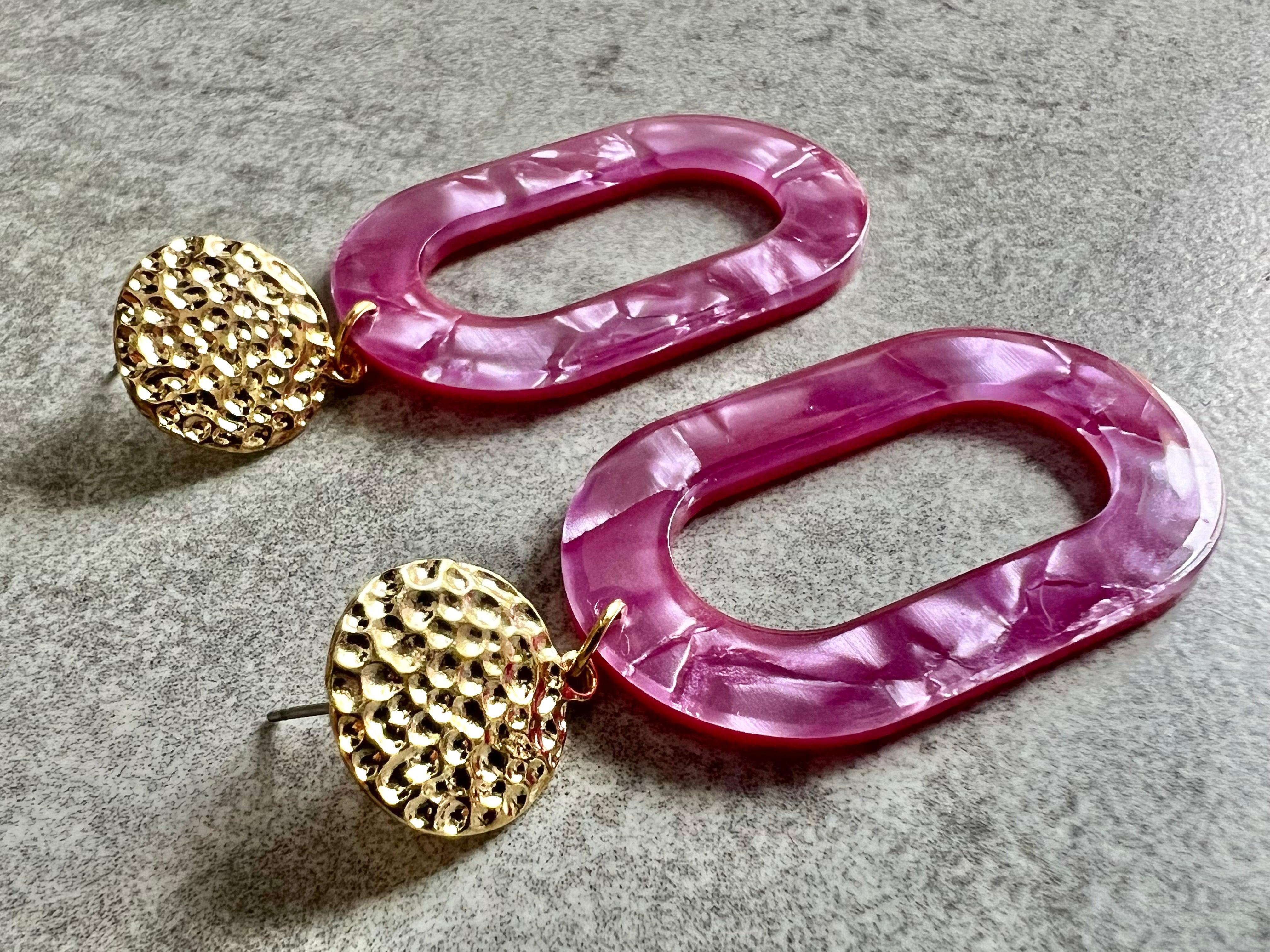 Boucles d’oreilles YOLANDE résine rose - Créations Uniques - Créations Uniques