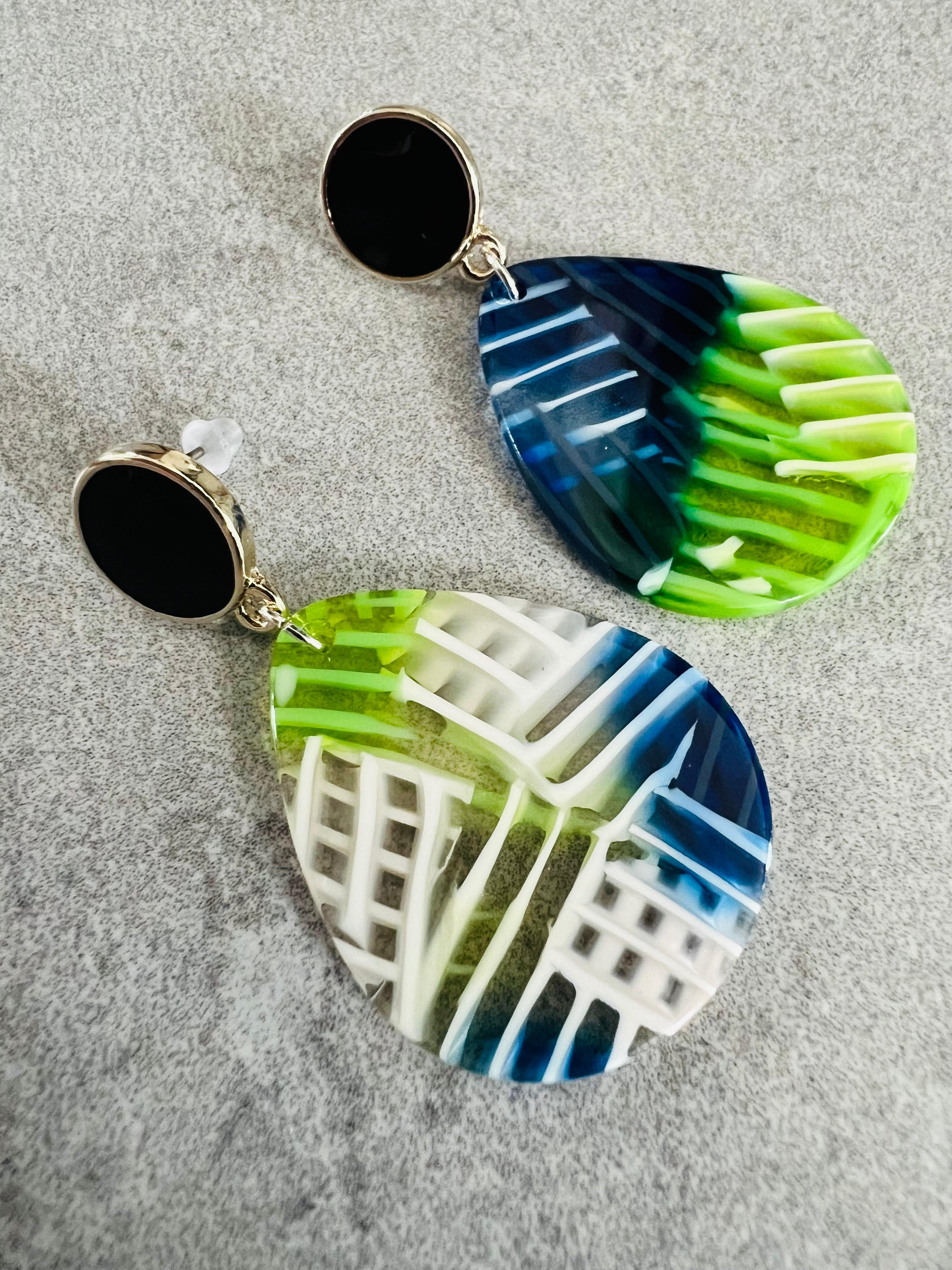 Boucles d’oreilles AUGUSTINE gouttes resine bleu et vert - Créations Uniques - Créations Uniques