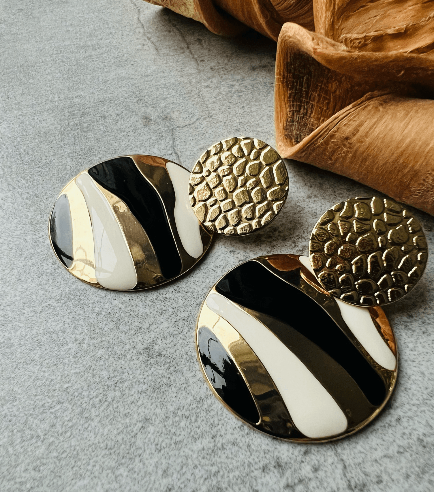 Boucles d’oreilles ARMELLE chic - noir, blanc et doré - Créations Uniques