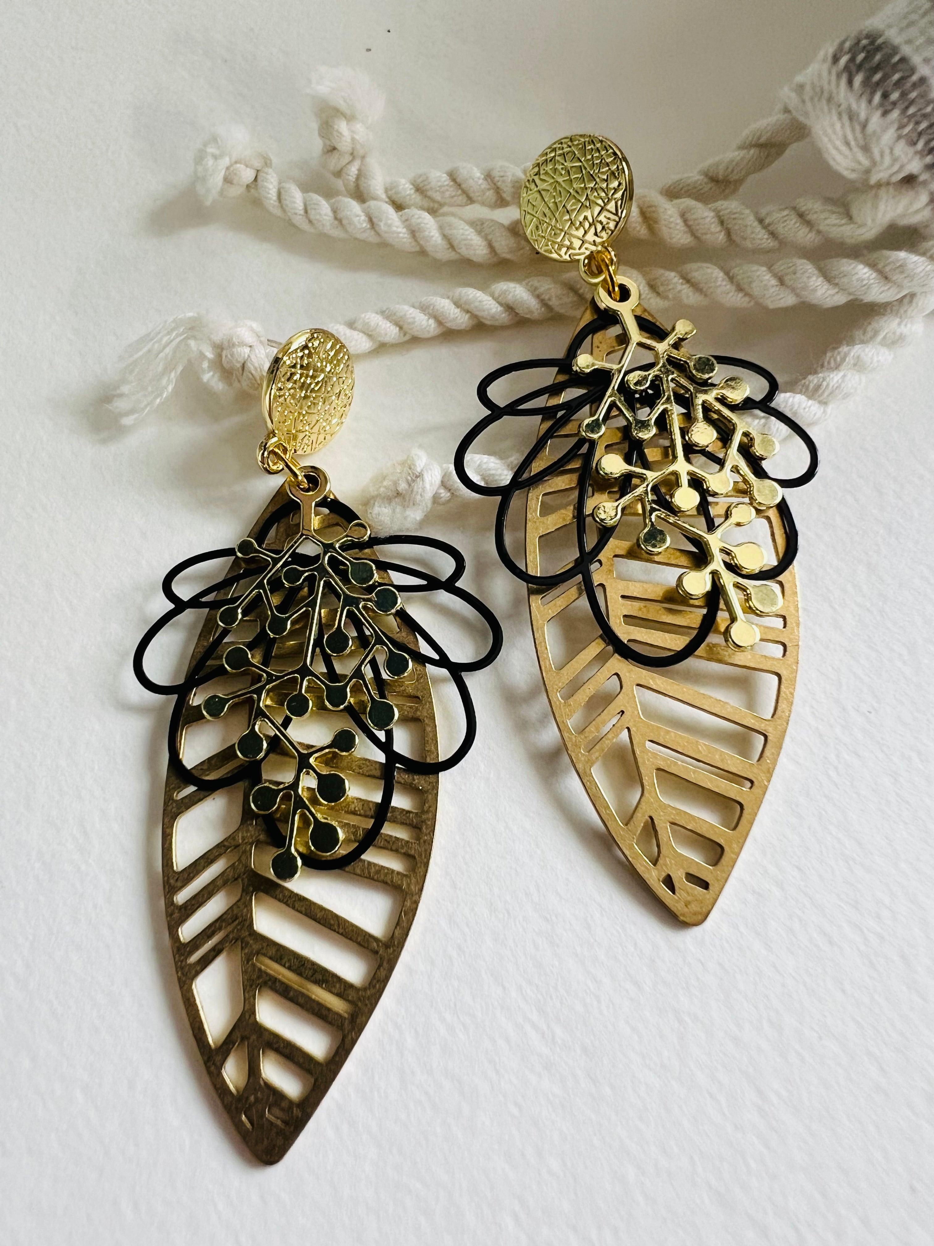 Boucles d’oreilles MARYLINE feuillage noir et goutte laiton - Créations Uniques - Créations Uniques