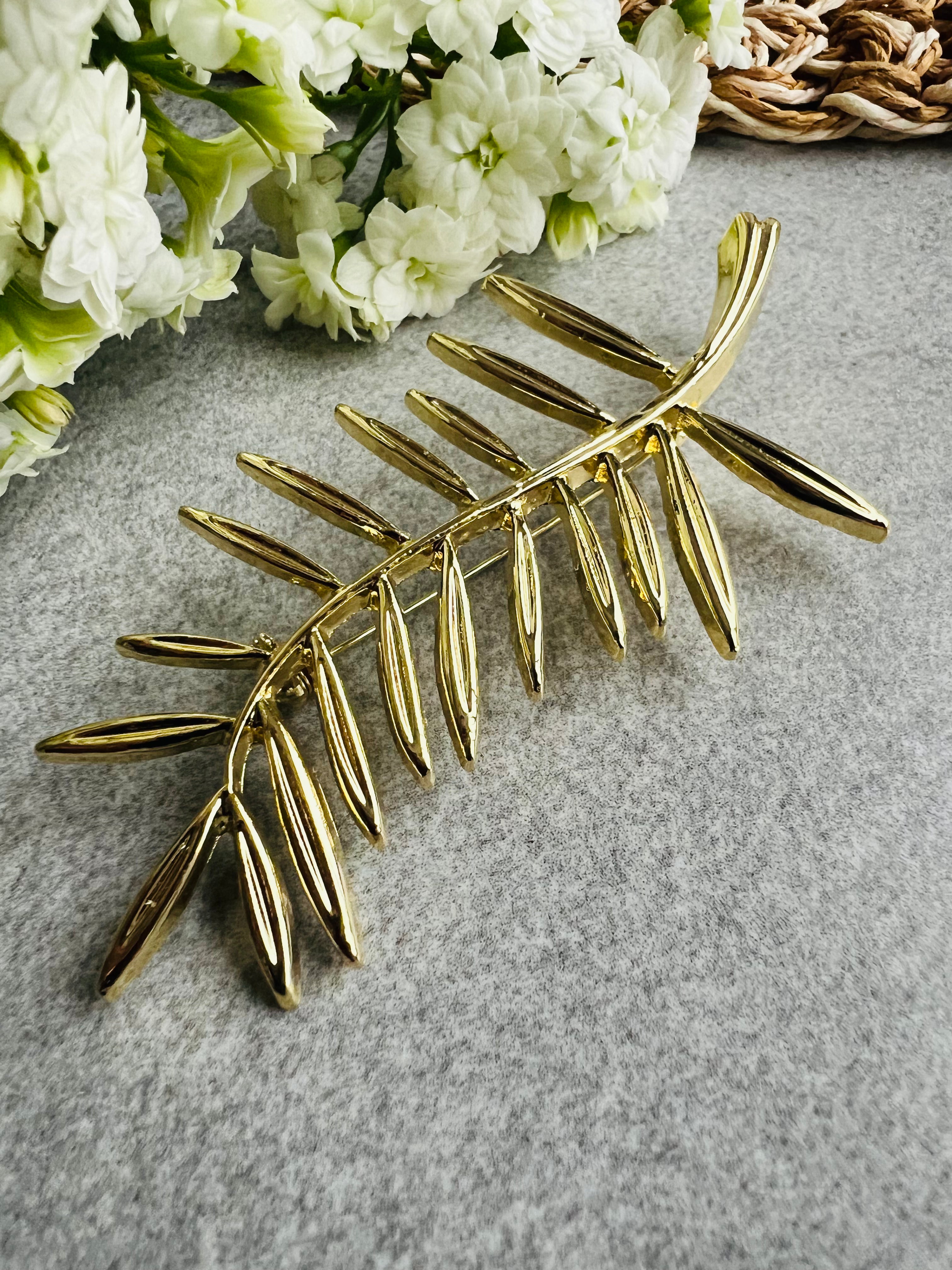 Broche chic CANDELARIA grande feuille dorée - Créations Uniques