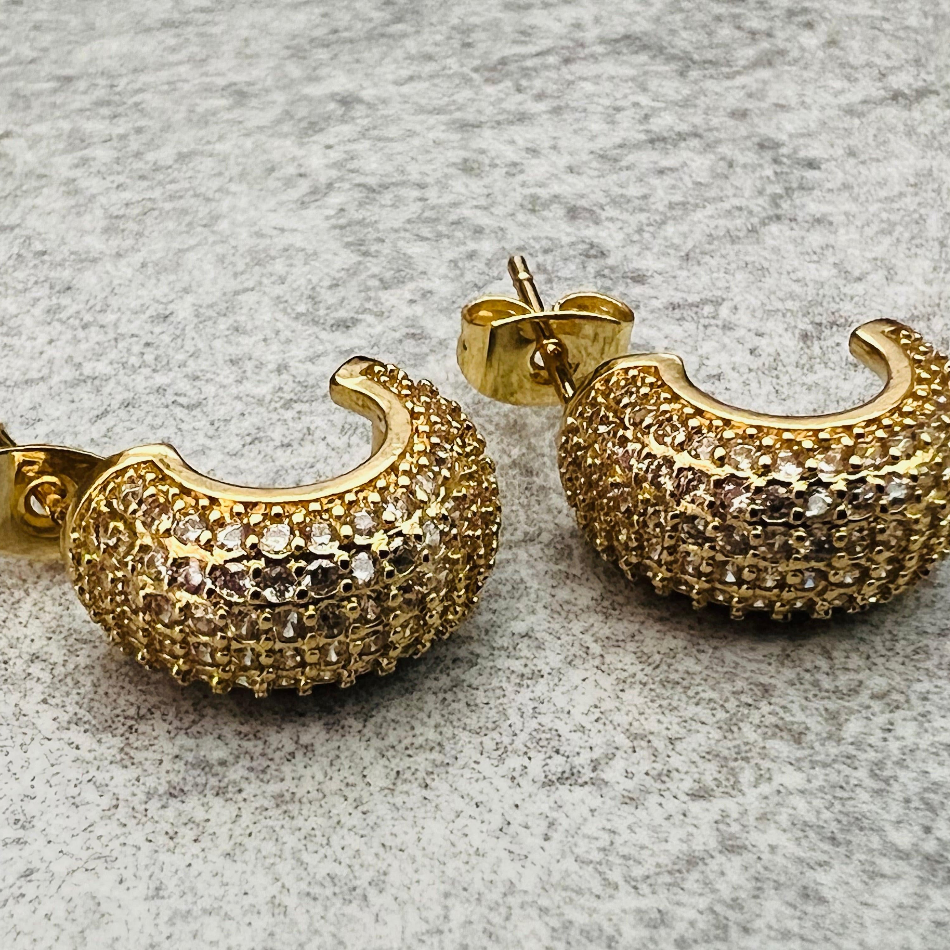 Boucles d’oreilles JAICY mini créoles bombées strass - Créations Uniques