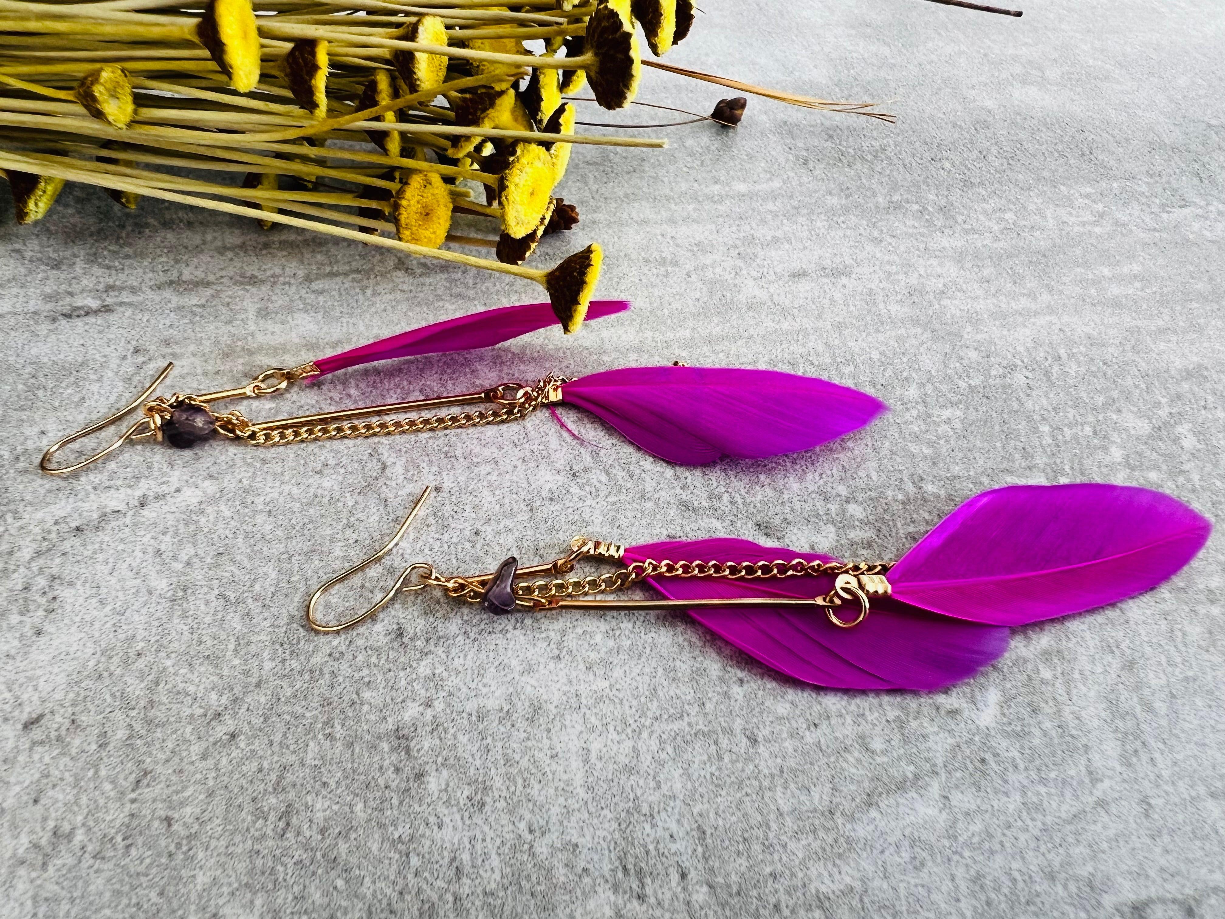 Boucles d’oreilles ANAÏS longues plumes rose violet - Créations Uniques - Créations Uniques