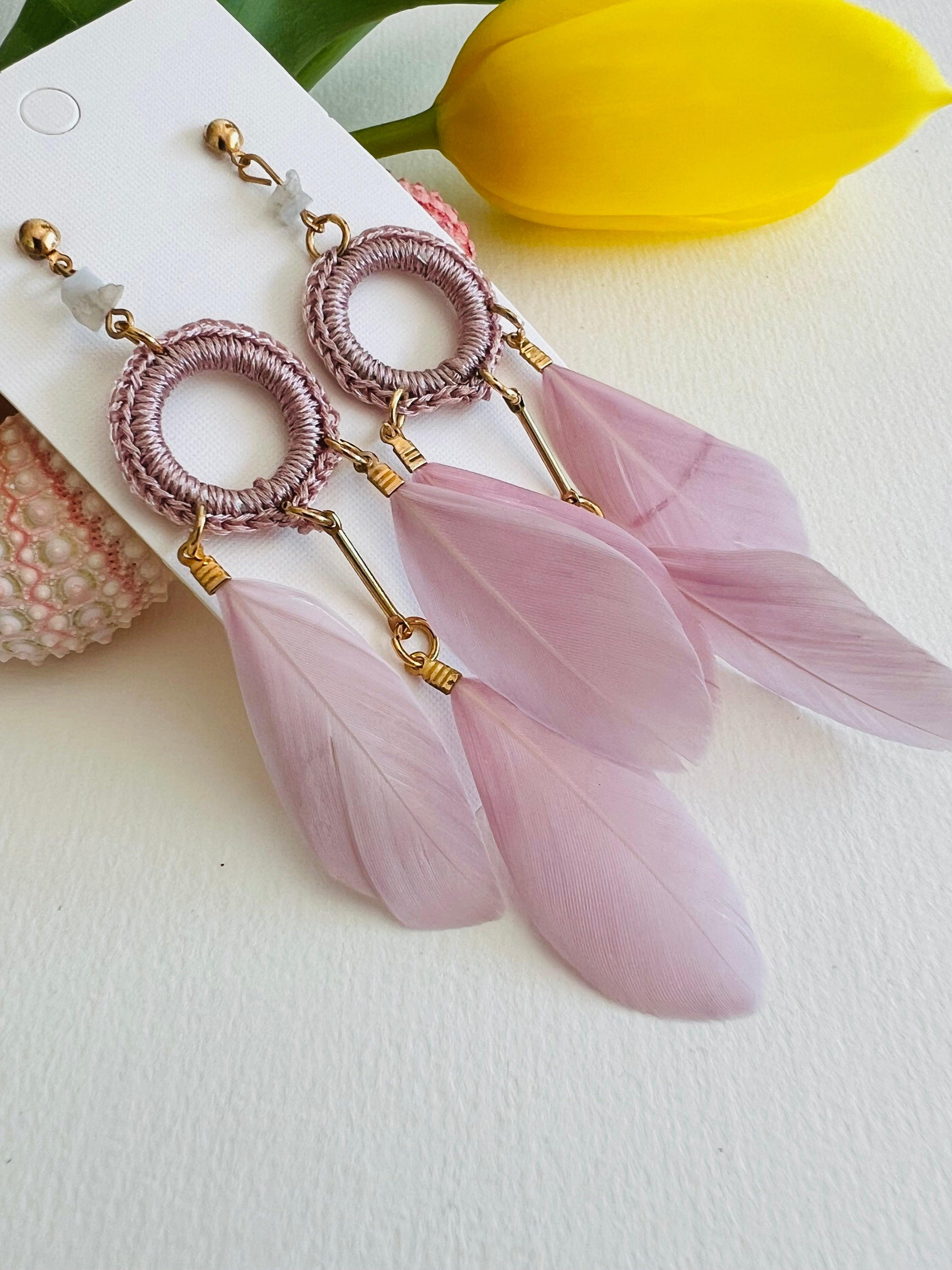 Boucles d’oreilles LIZA longues plumes roses clair pastel - Créations Uniques
