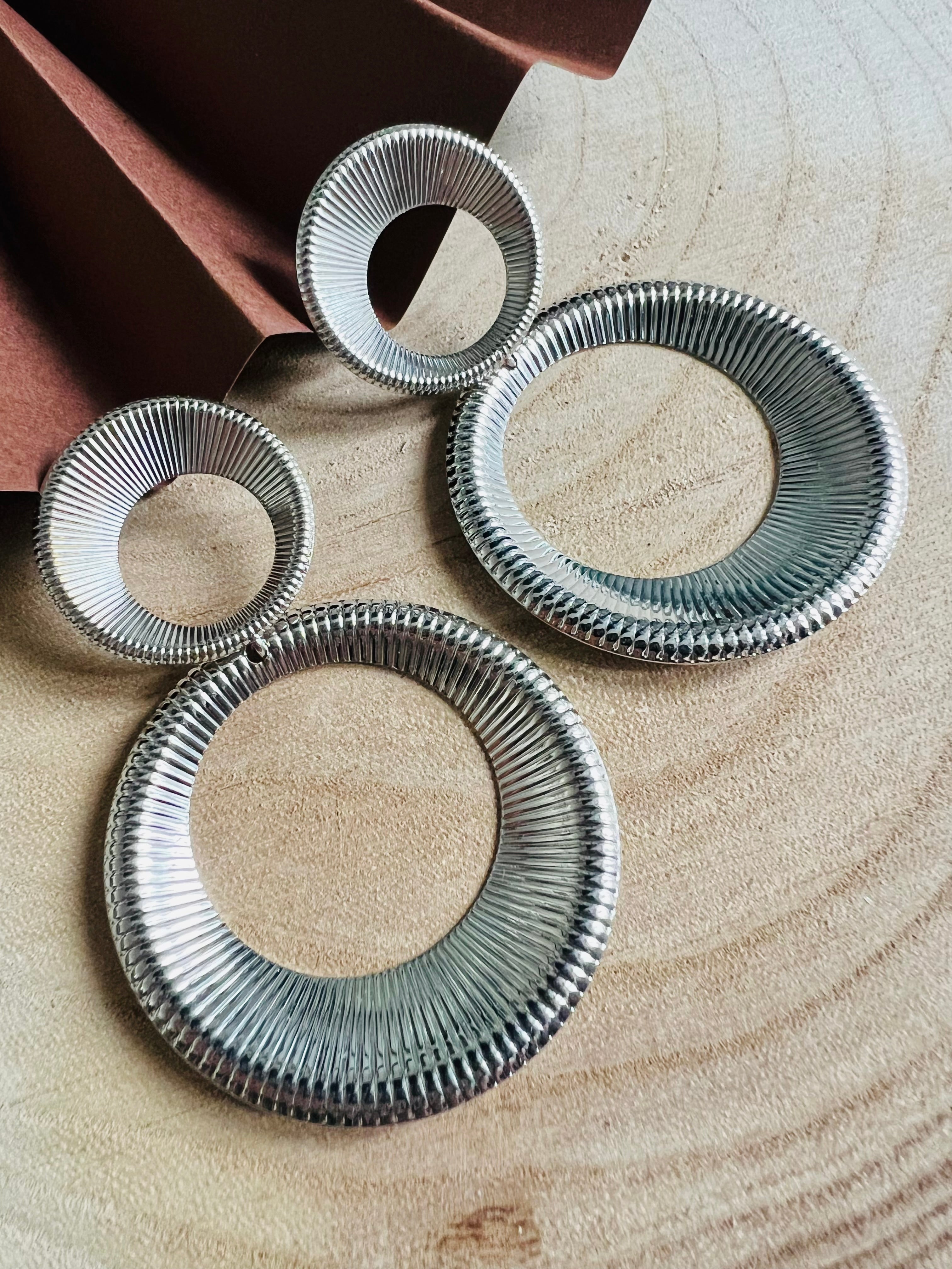 Boucles d’oreilles CATTLEYA effet psychédélique - Créations Uniques - Créations Uniques