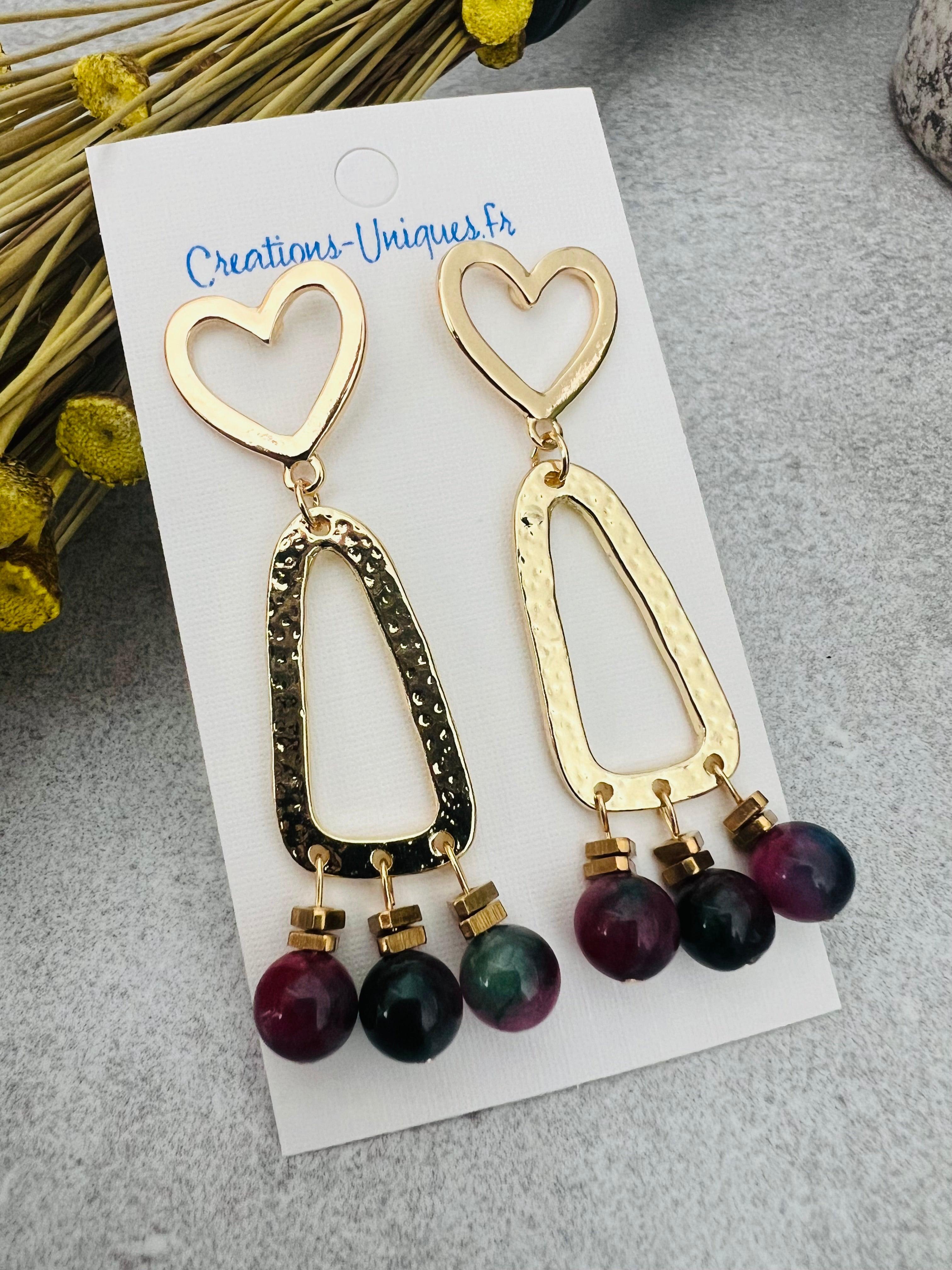 Boucles d’oreilles PATRICIA perles violine et clous cœurs dorés - Créations Uniques - Créations Uniques