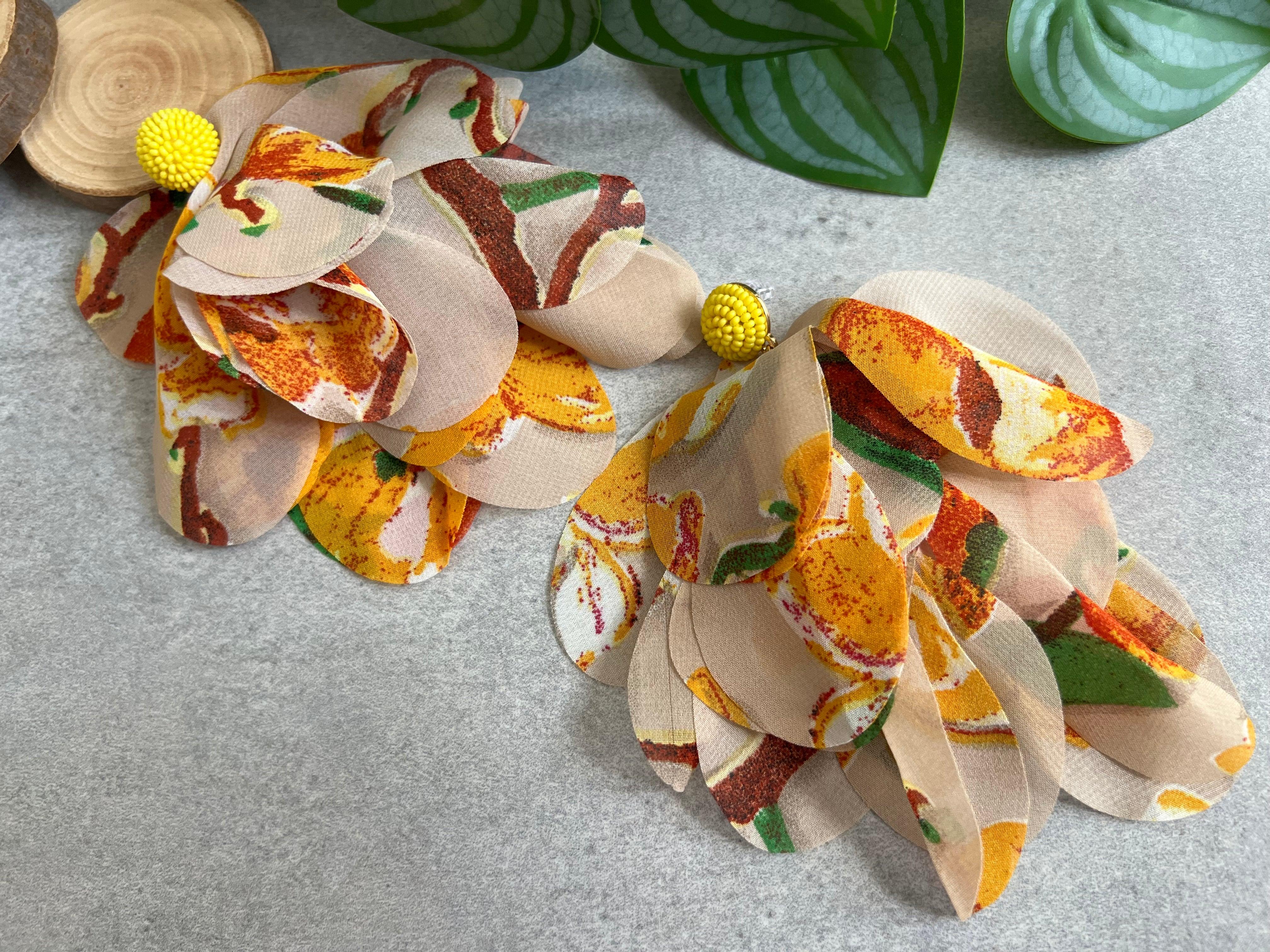 Boucles d’oreilles ALESSANDRA tissu motif fleuri jaune orangé - Créations Uniques