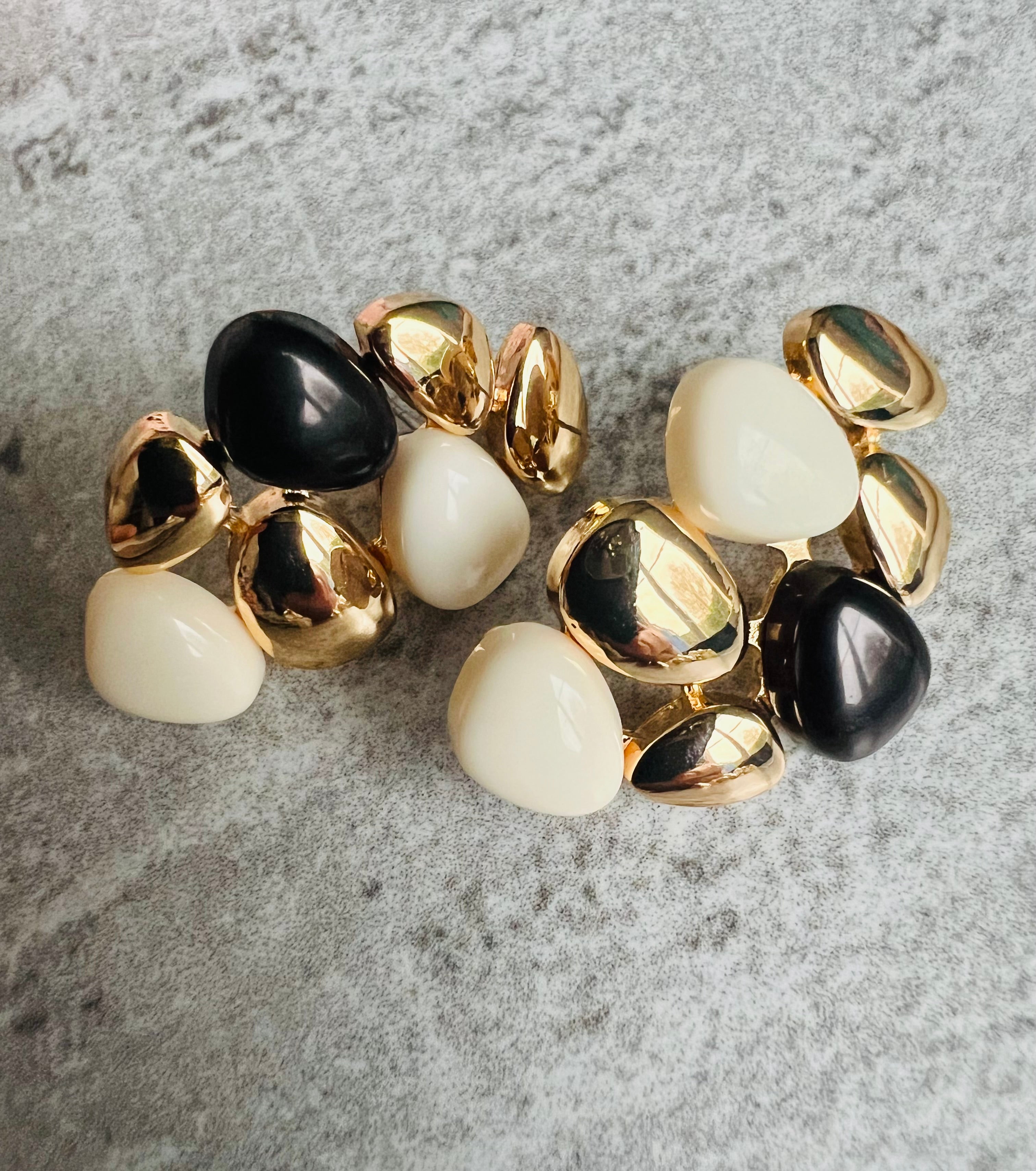 Boucles d’oreilles JOSÉE crème et caramel ou noir - Créations Uniques