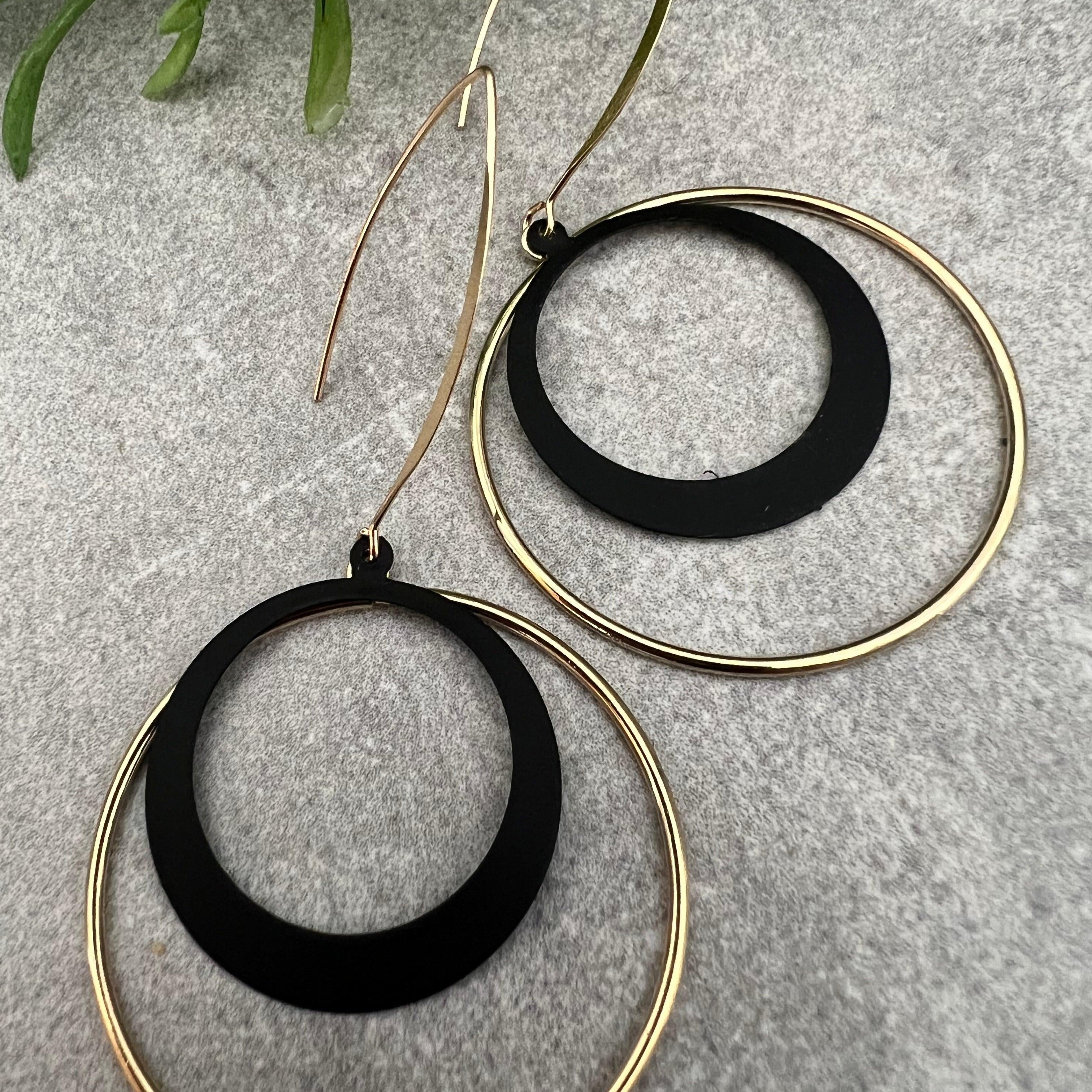 Boucles d’oreilles DELIA noires et dorées - Créations Uniques - Créations Uniques